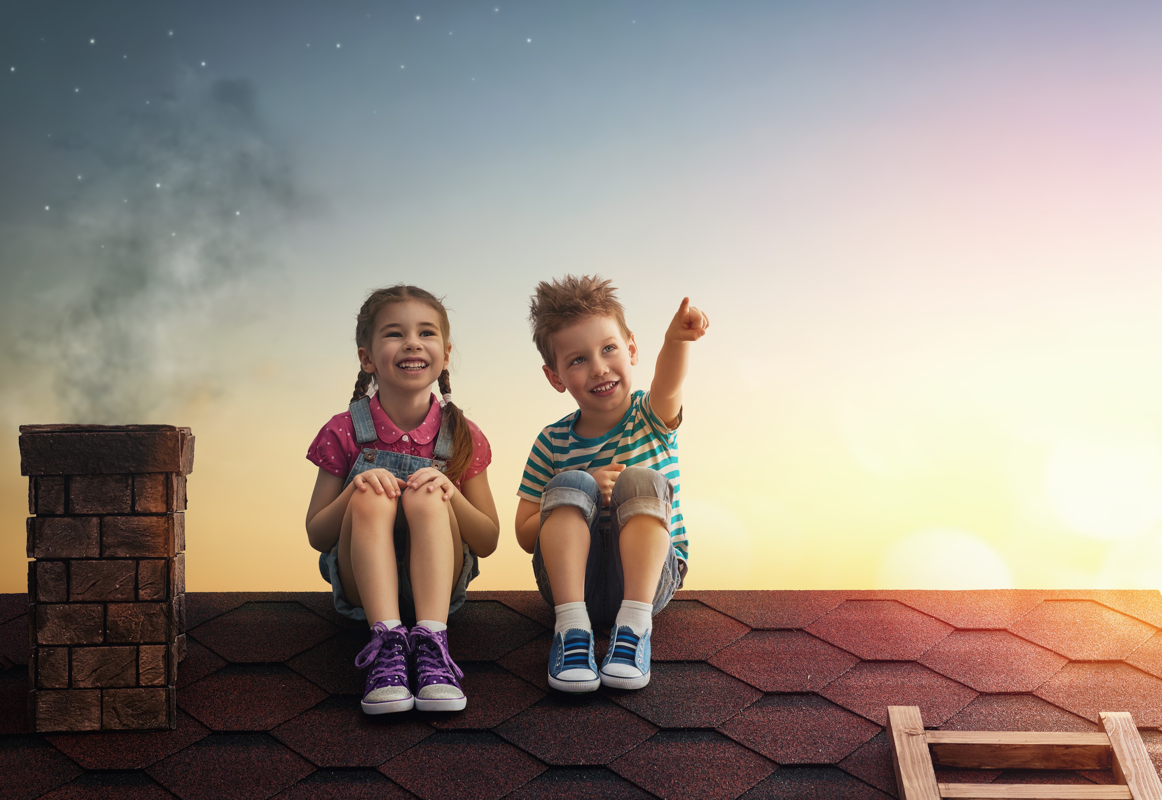 Children sitting on a roof at sunset HD Wallpaper
