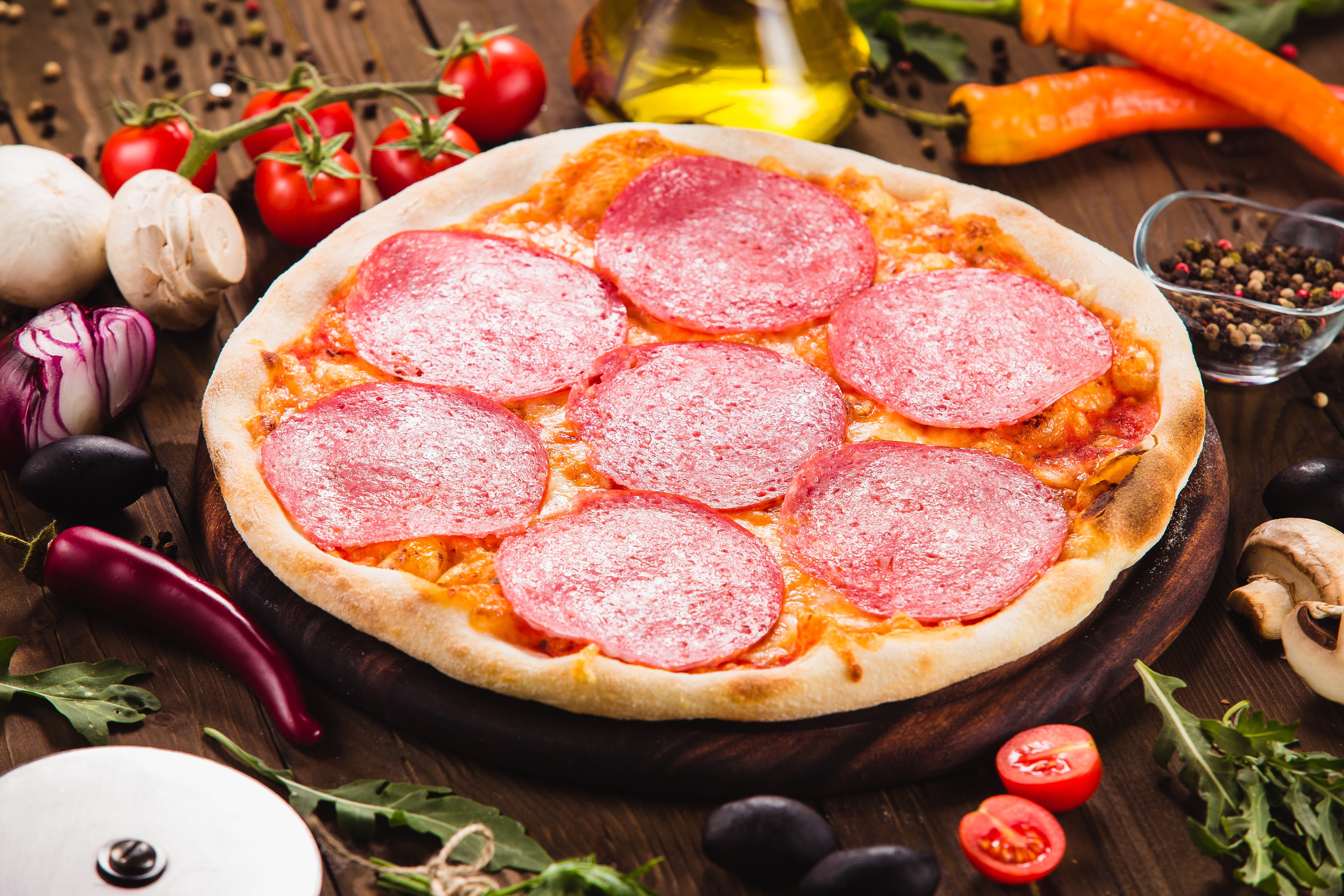 Pizza with sausage and vegetables HD Wallpaper