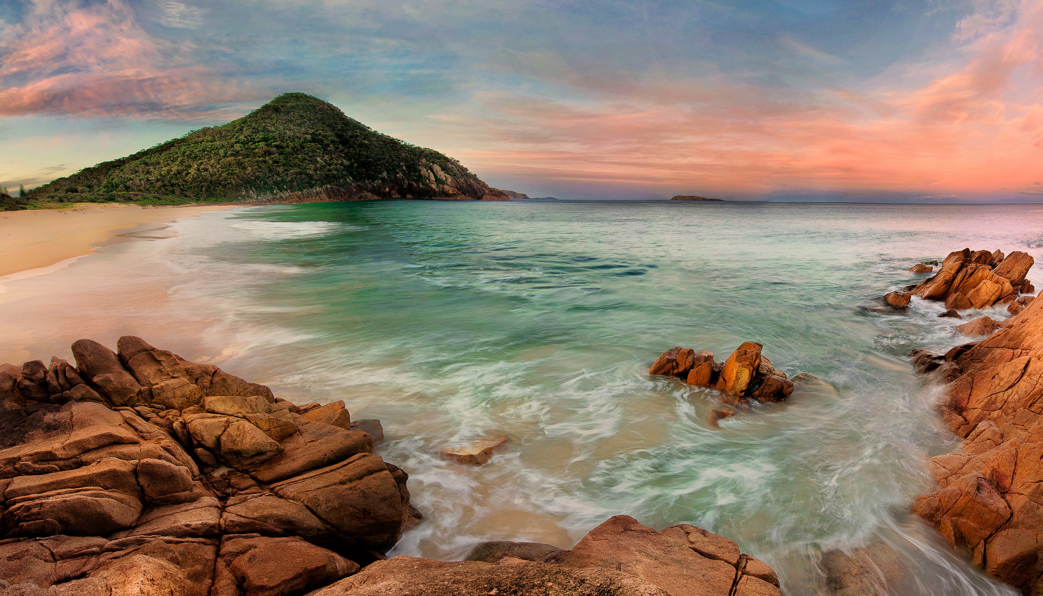 Port Stephens Coastline with Mountain and Ocean HD Wallpaper