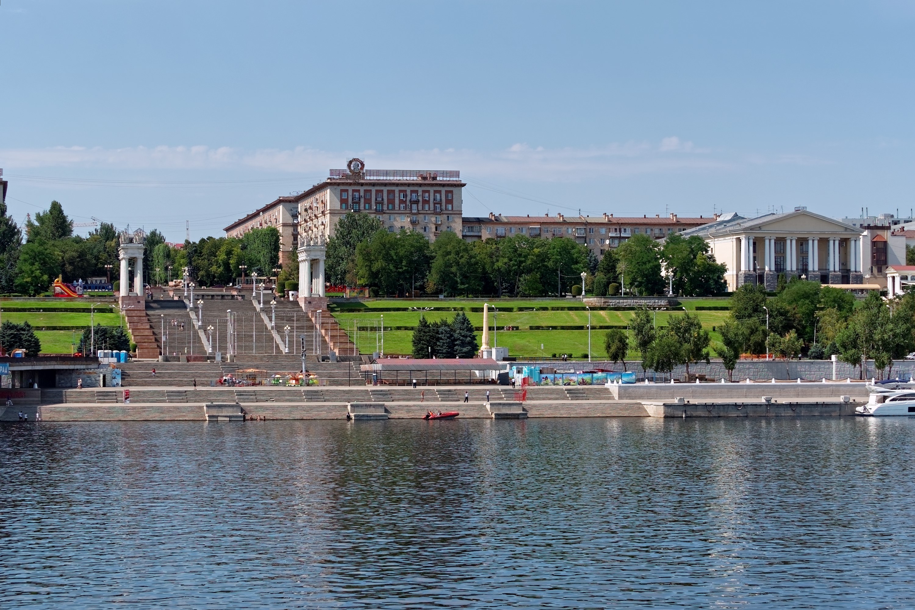 Volgograd embankment with stairs and buildings HD Wallpaper