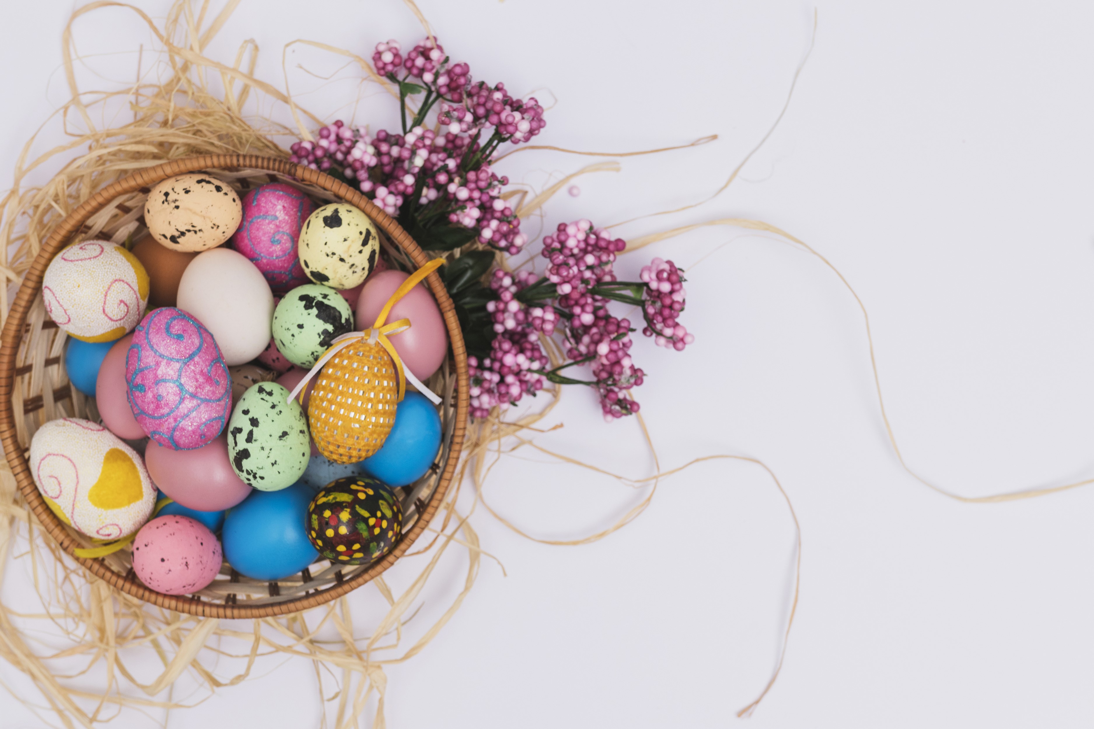 Easter eggs in a basket with flowers HD Wallpaper