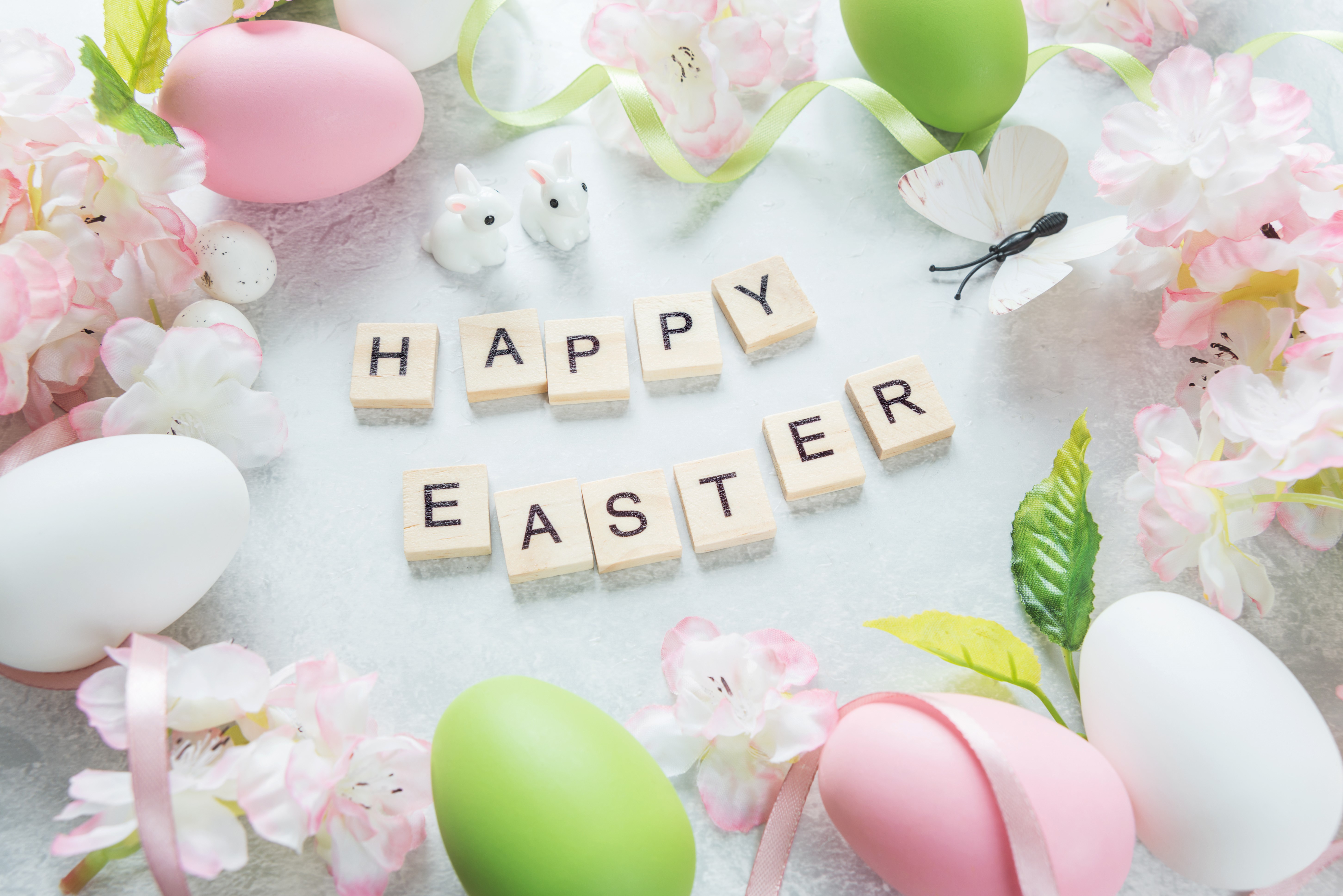 Happy Easter with Eggs and Flowers HD Wallpaper