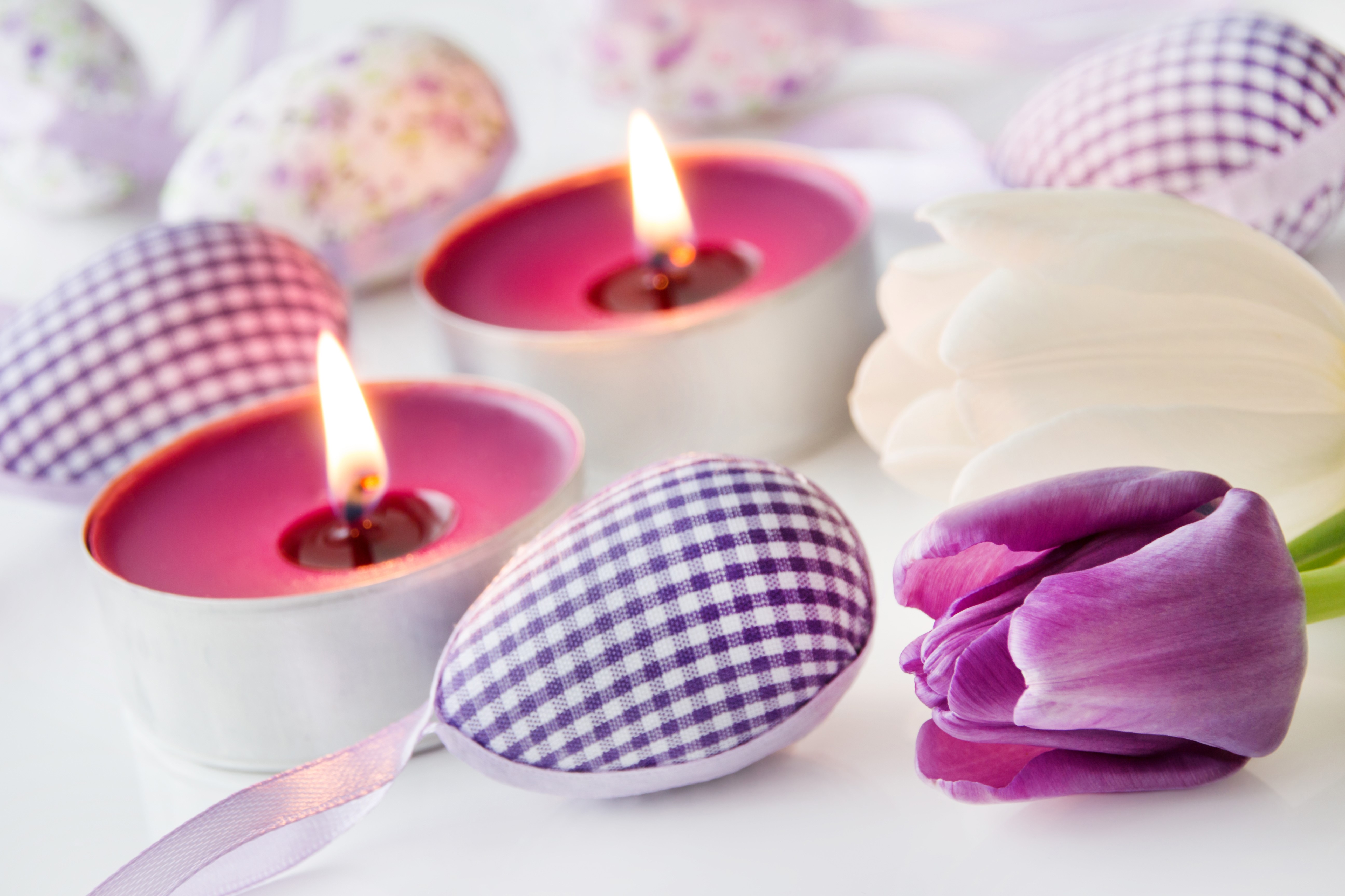 Easter Decorations with Candles and Tulips HD Wallpaper
