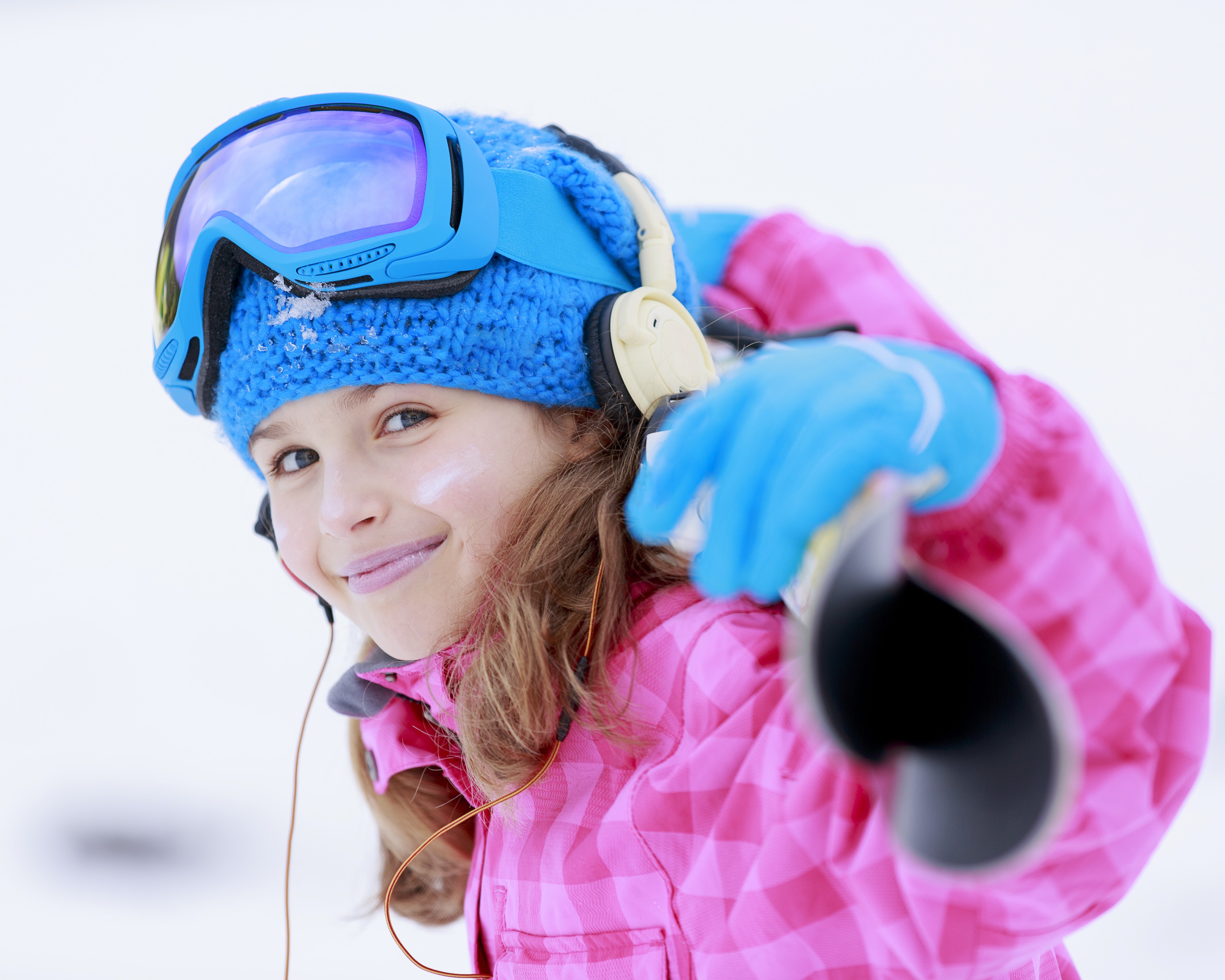 Girl with ski goggles and headphones HD Wallpaper