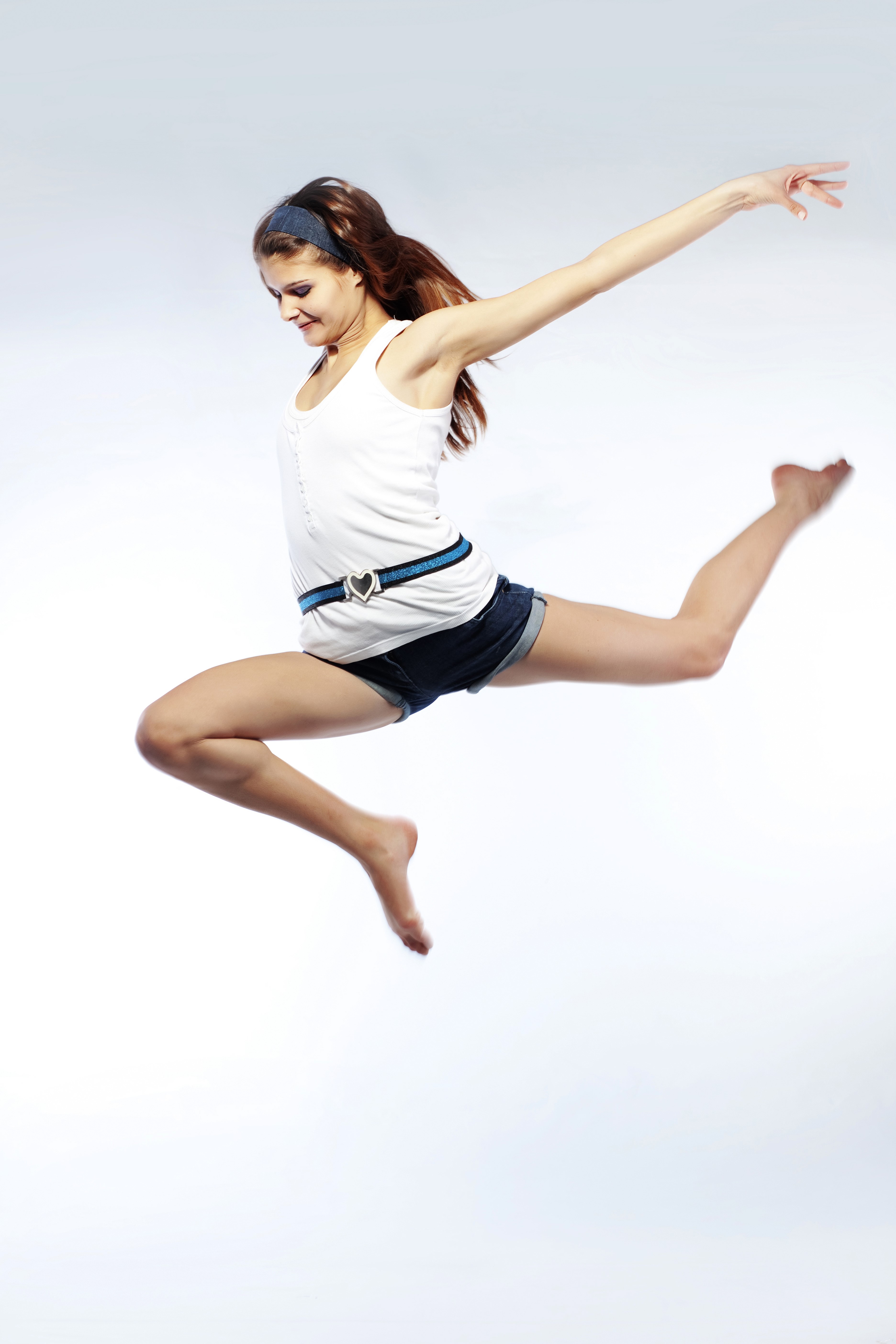 Young woman in mid-air jump HD Phone Wallpaper