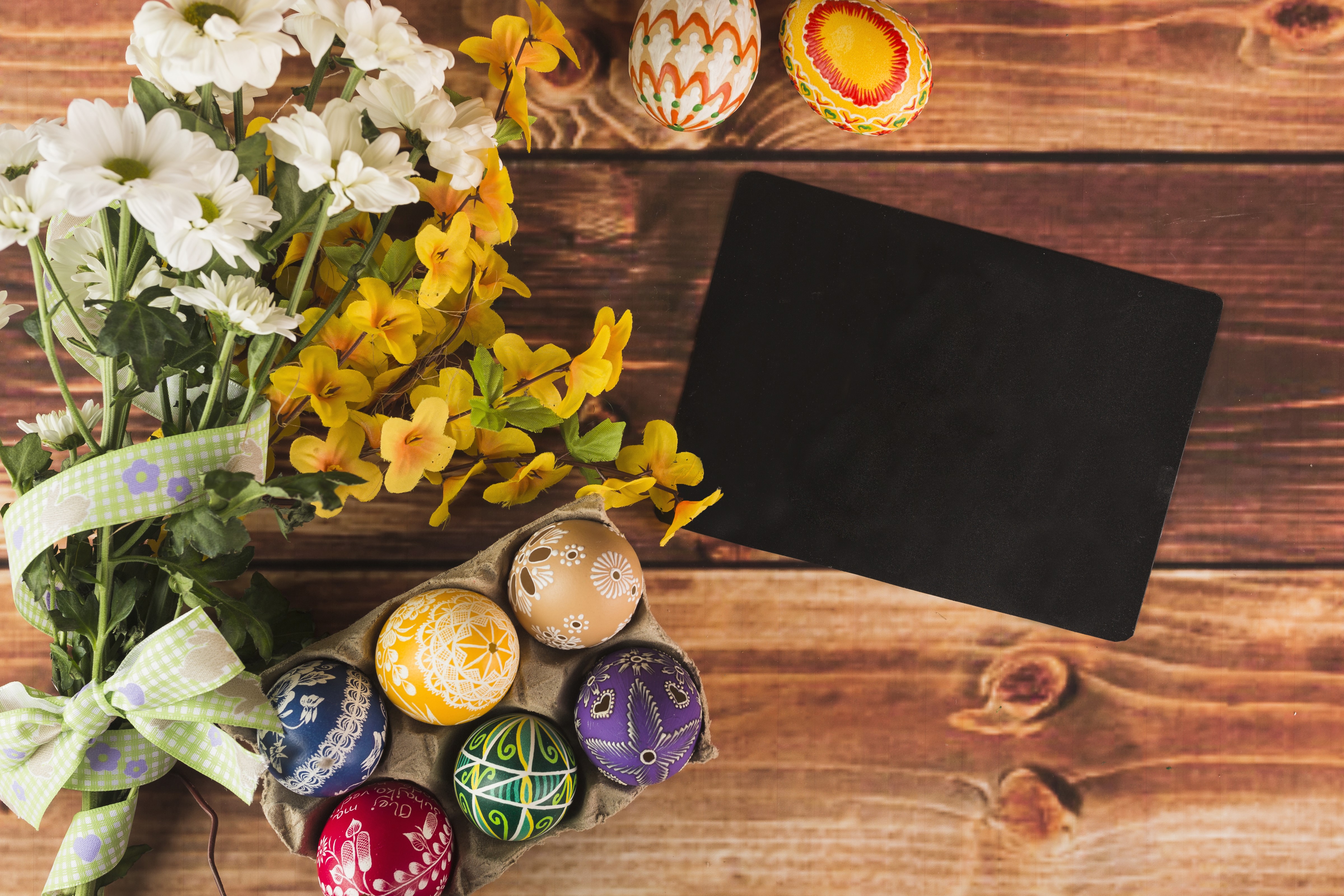 Easter Eggs and Chrysanthemums on Wood HD Wallpaper