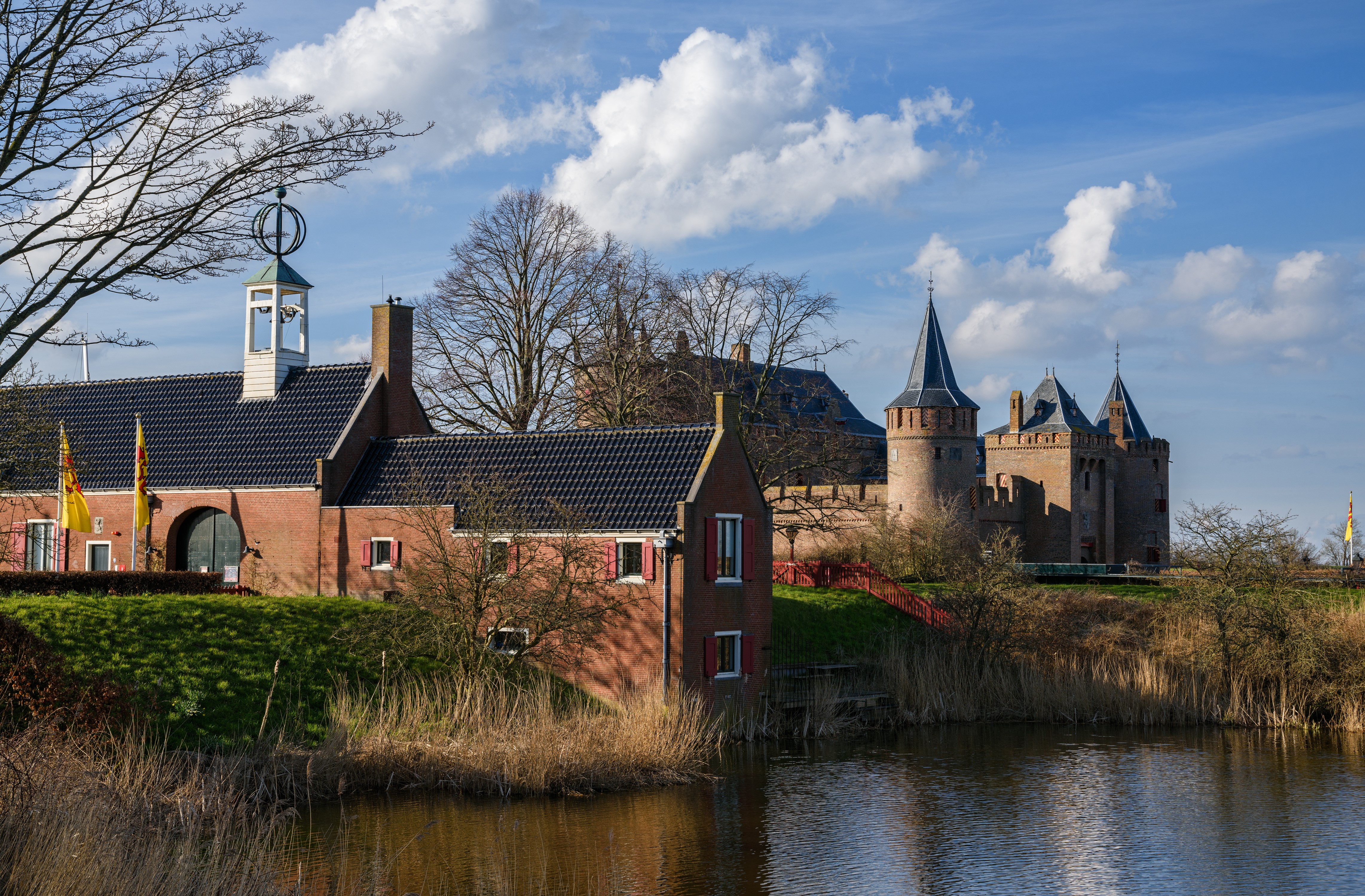 Castle Muiden and houses by a pond in the Netherlands HD Wallpaper