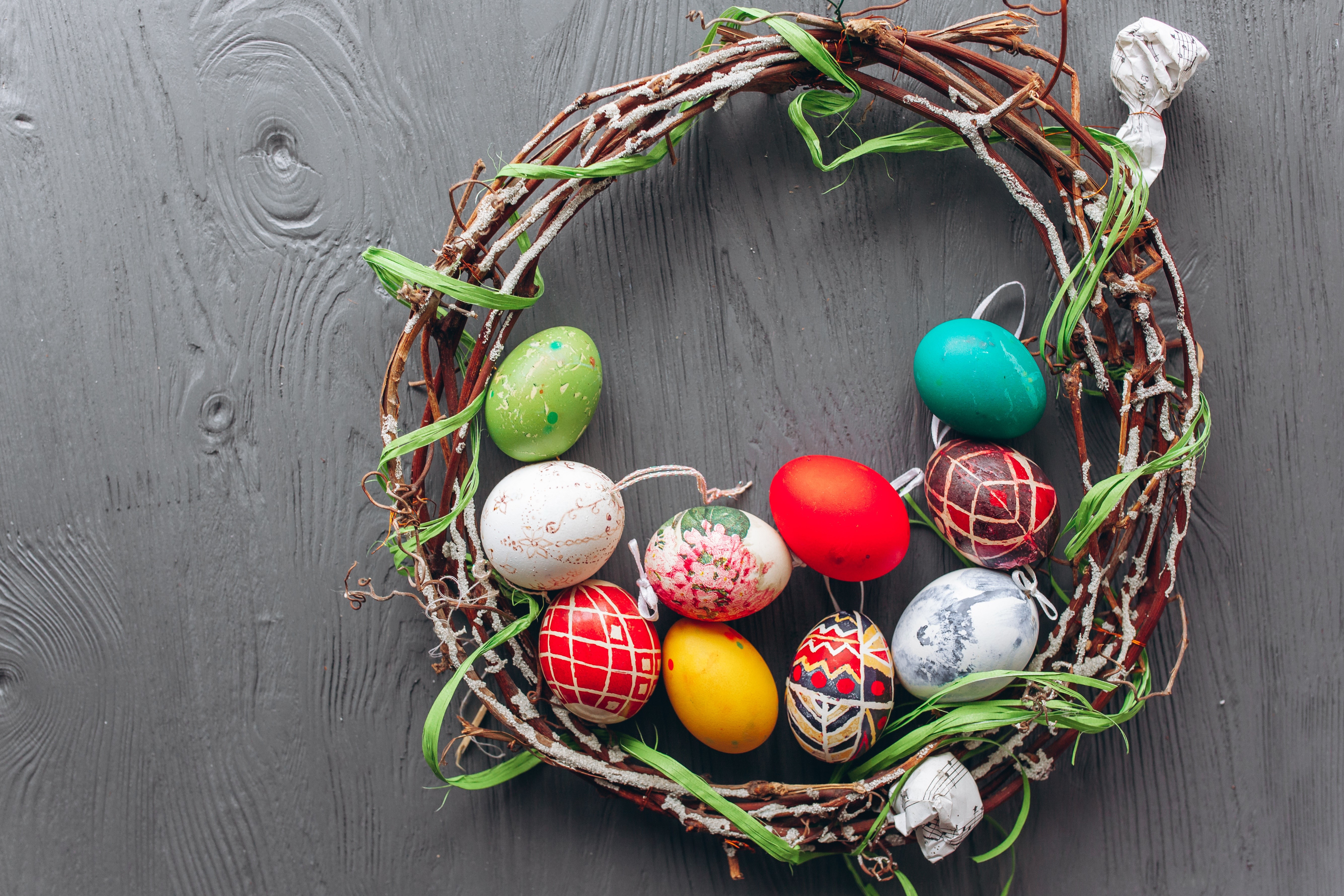 Easter eggs on a wooden background HD Wallpaper