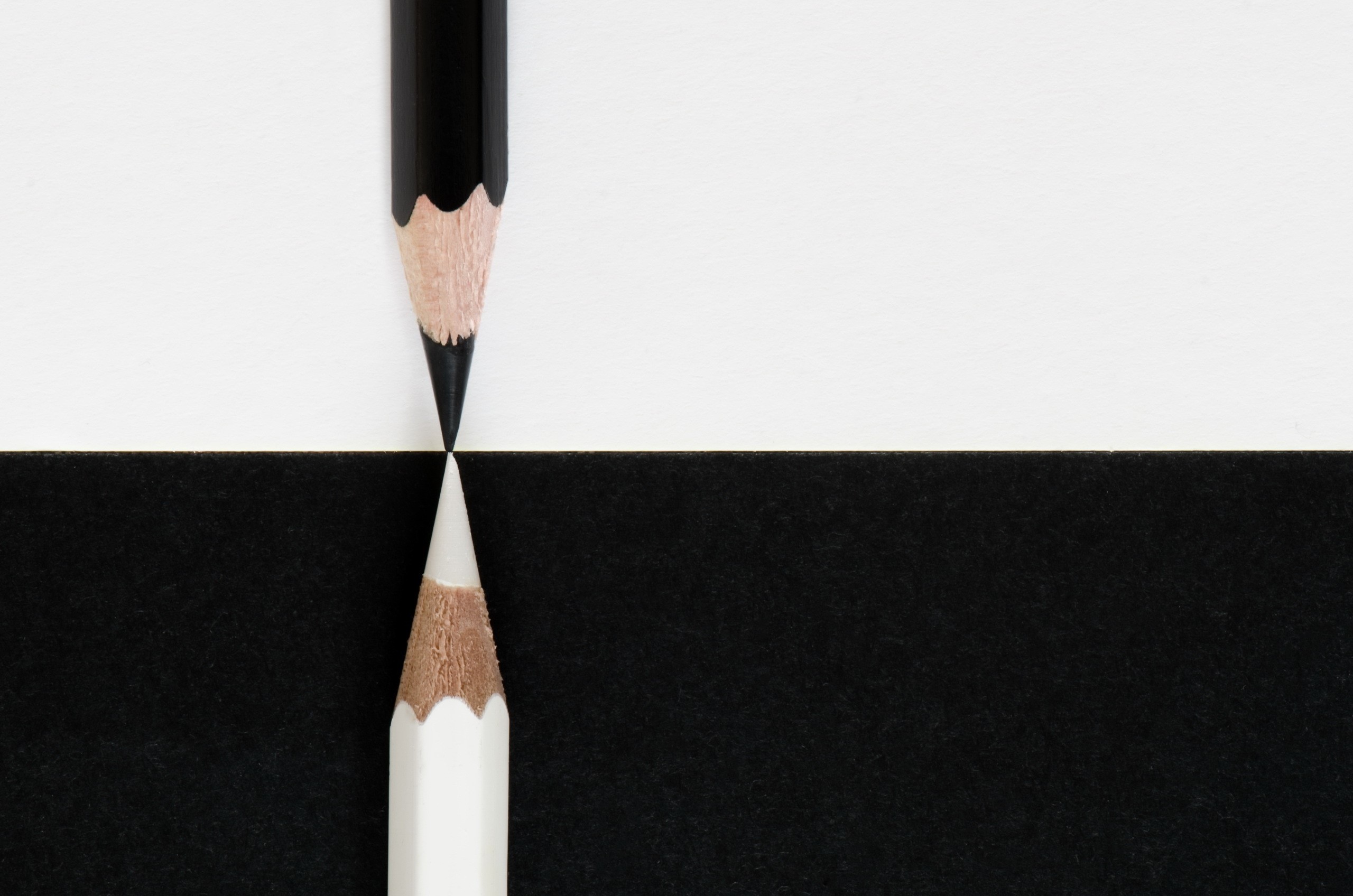 Black and white pencils meeting at a point HD Wallpaper