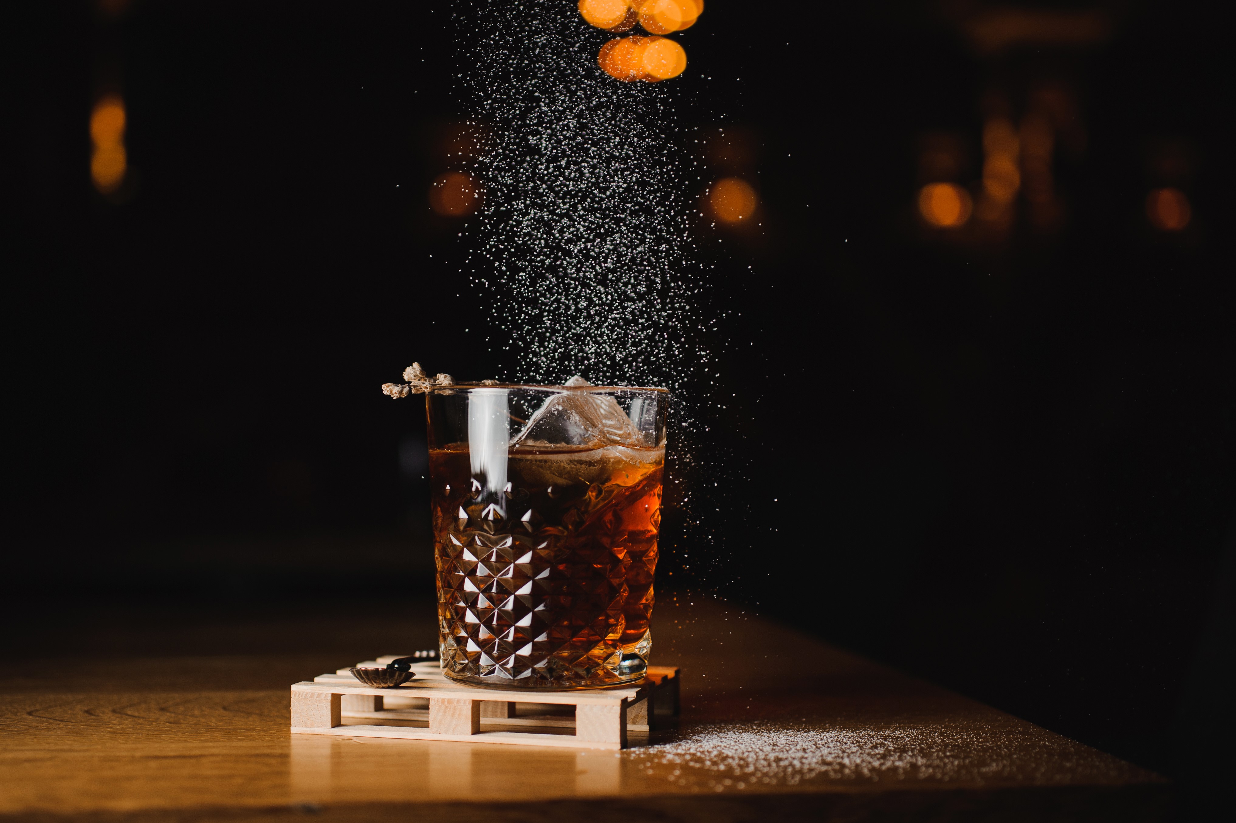 Alcoholic drink being prepared in a highball glass HD Wallpaper