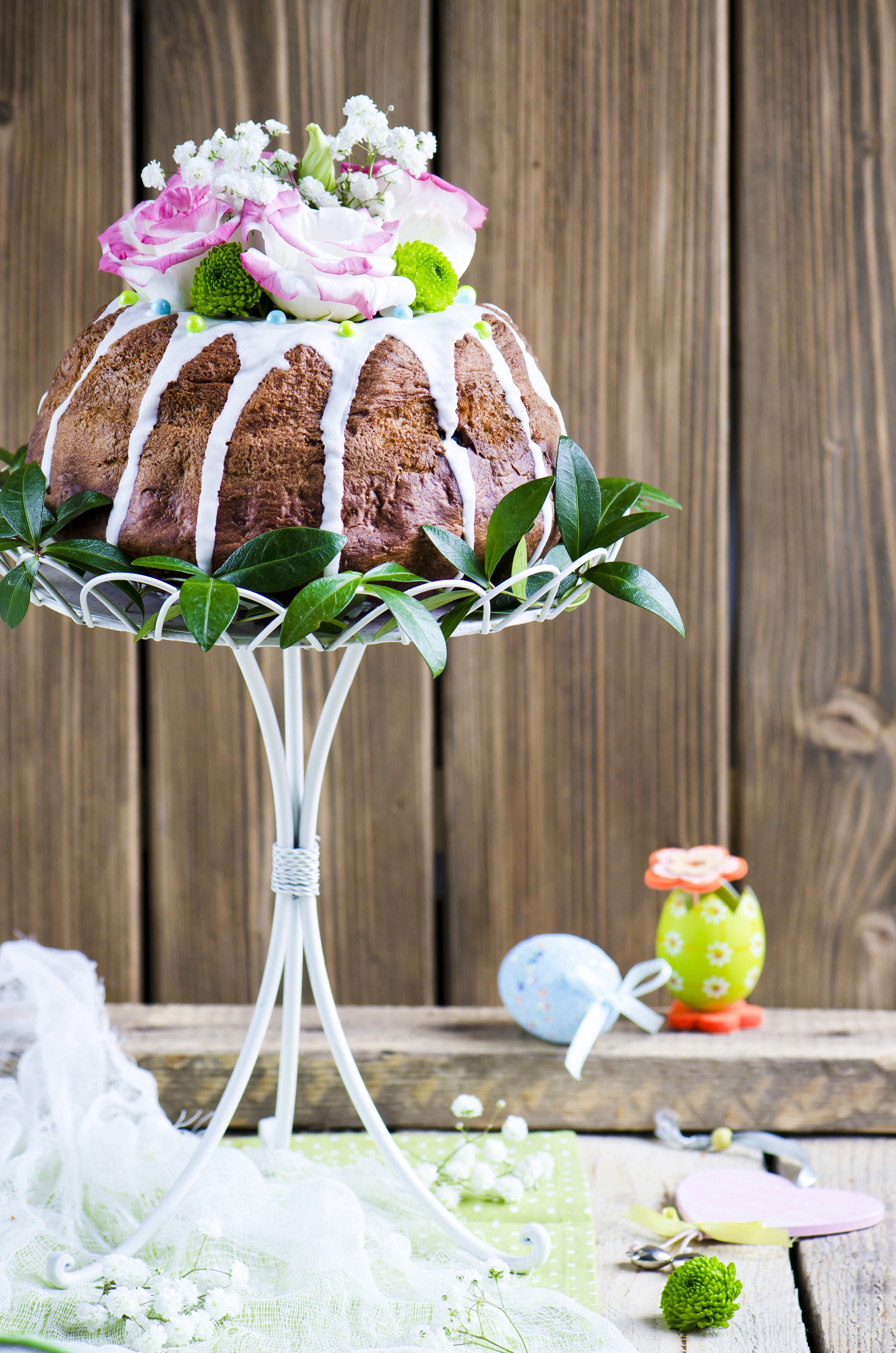 Easter cake decorated with flowers and Easter eggs HD Phone Wallpaper