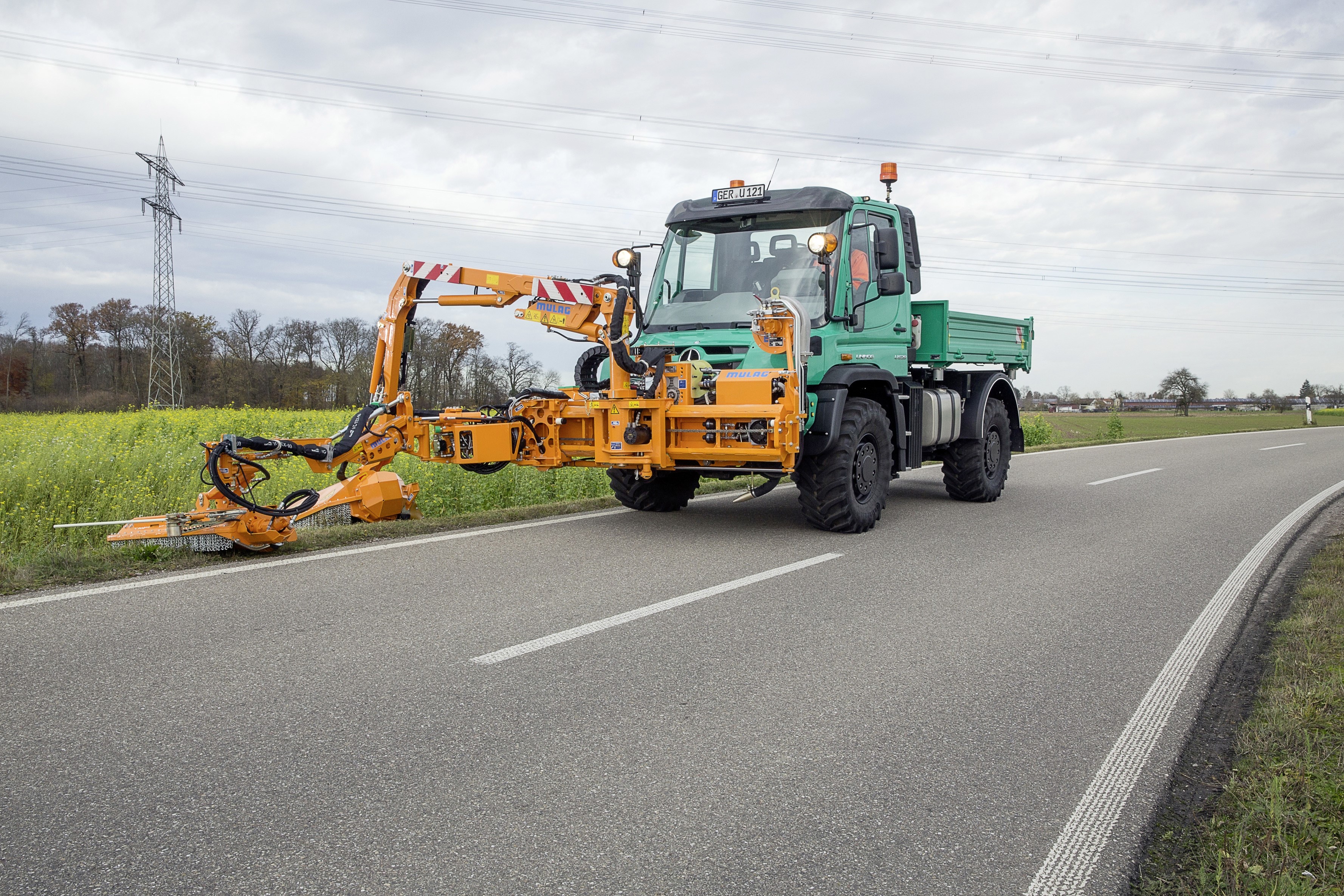Mercedes-Benz Unimog U 529 with Mower Attachment HD Wallpaper