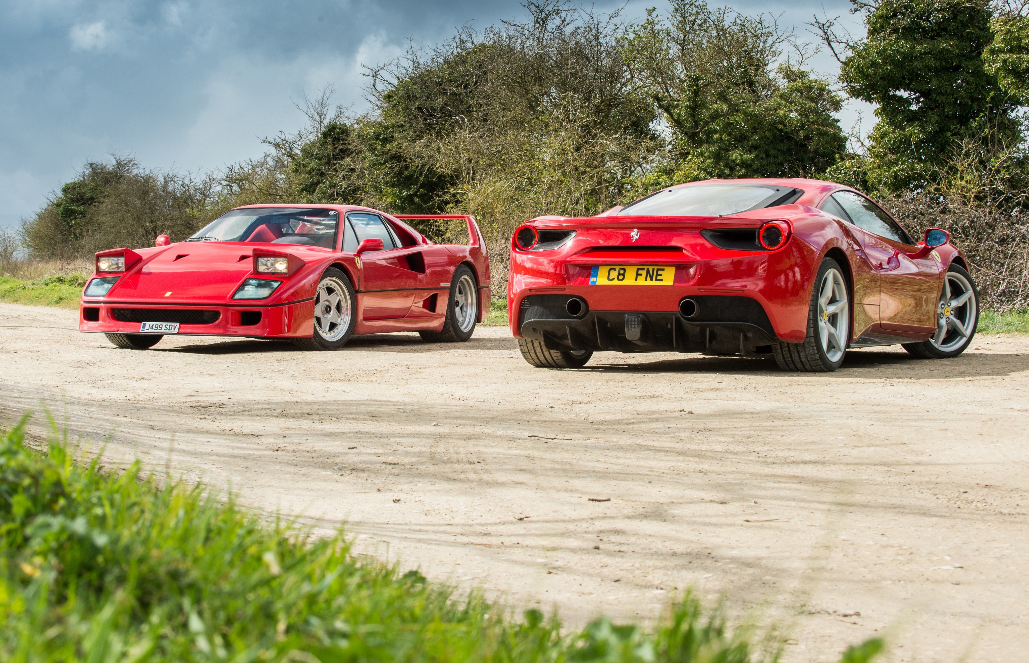 Two red Ferraris: F40 and 488 HD Wallpaper