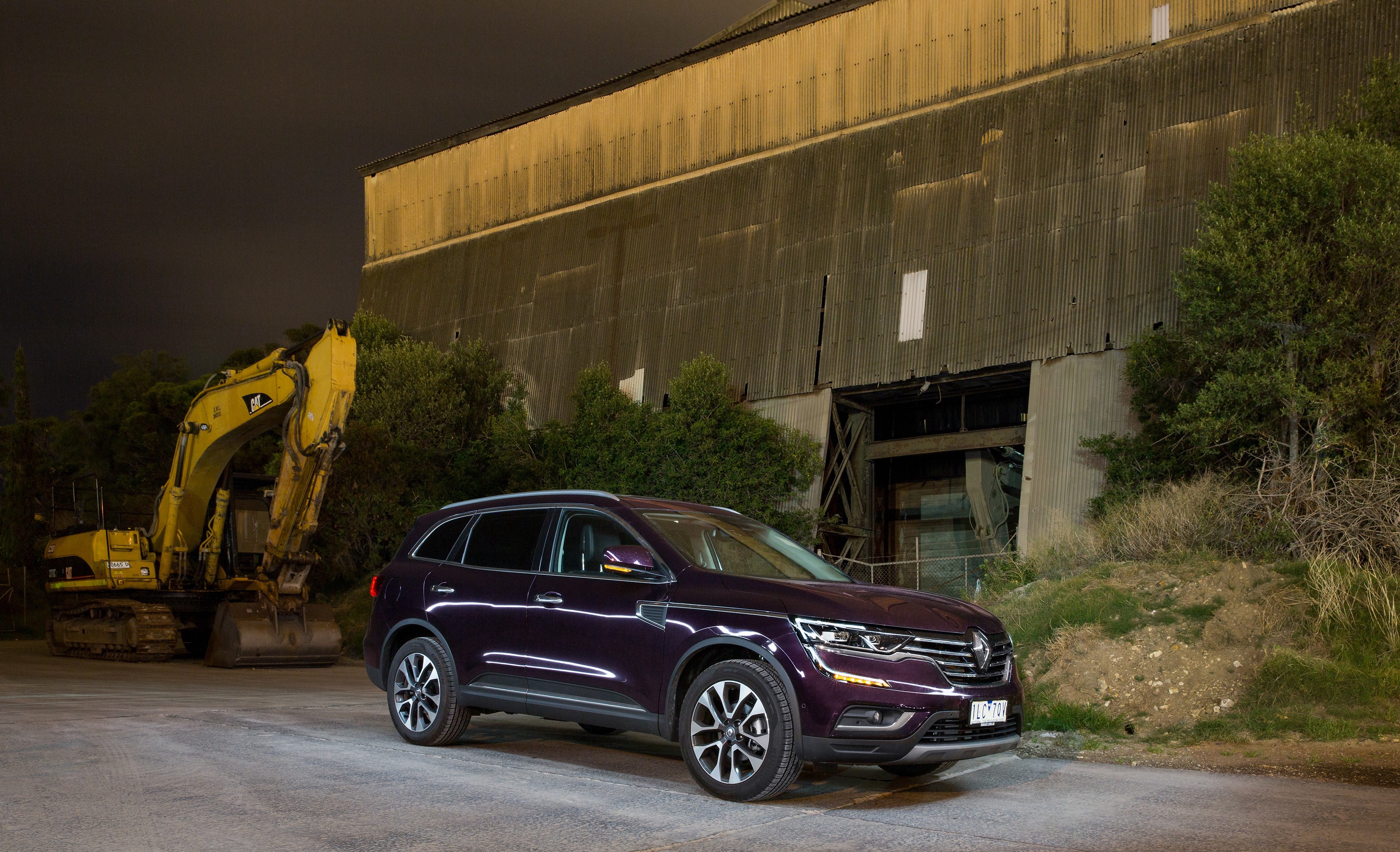 Renault Koleos Initiale parked at night near a building and excavator HD Wallpaper