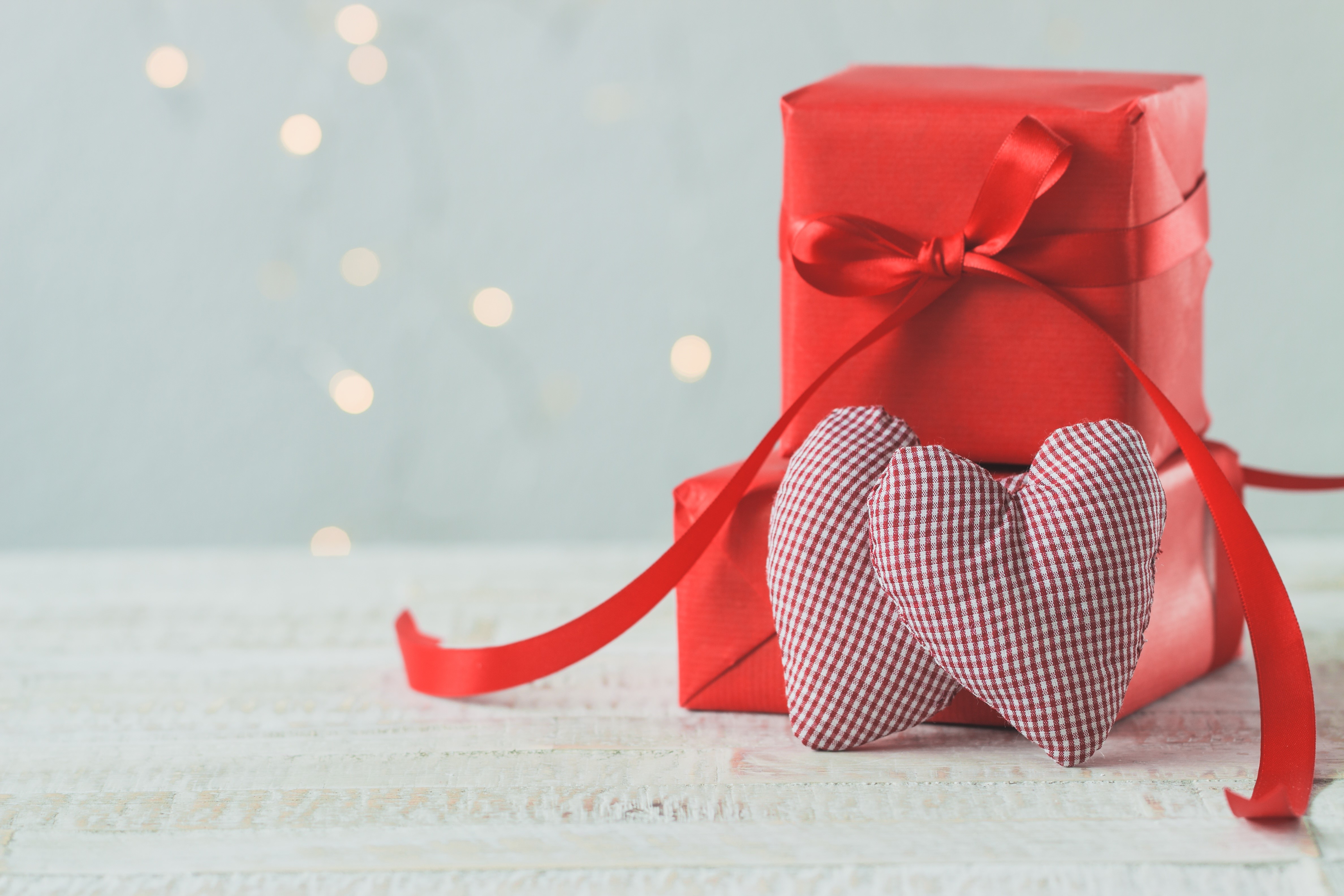 Valentine's Day Gifts with Hearts HD Wallpaper