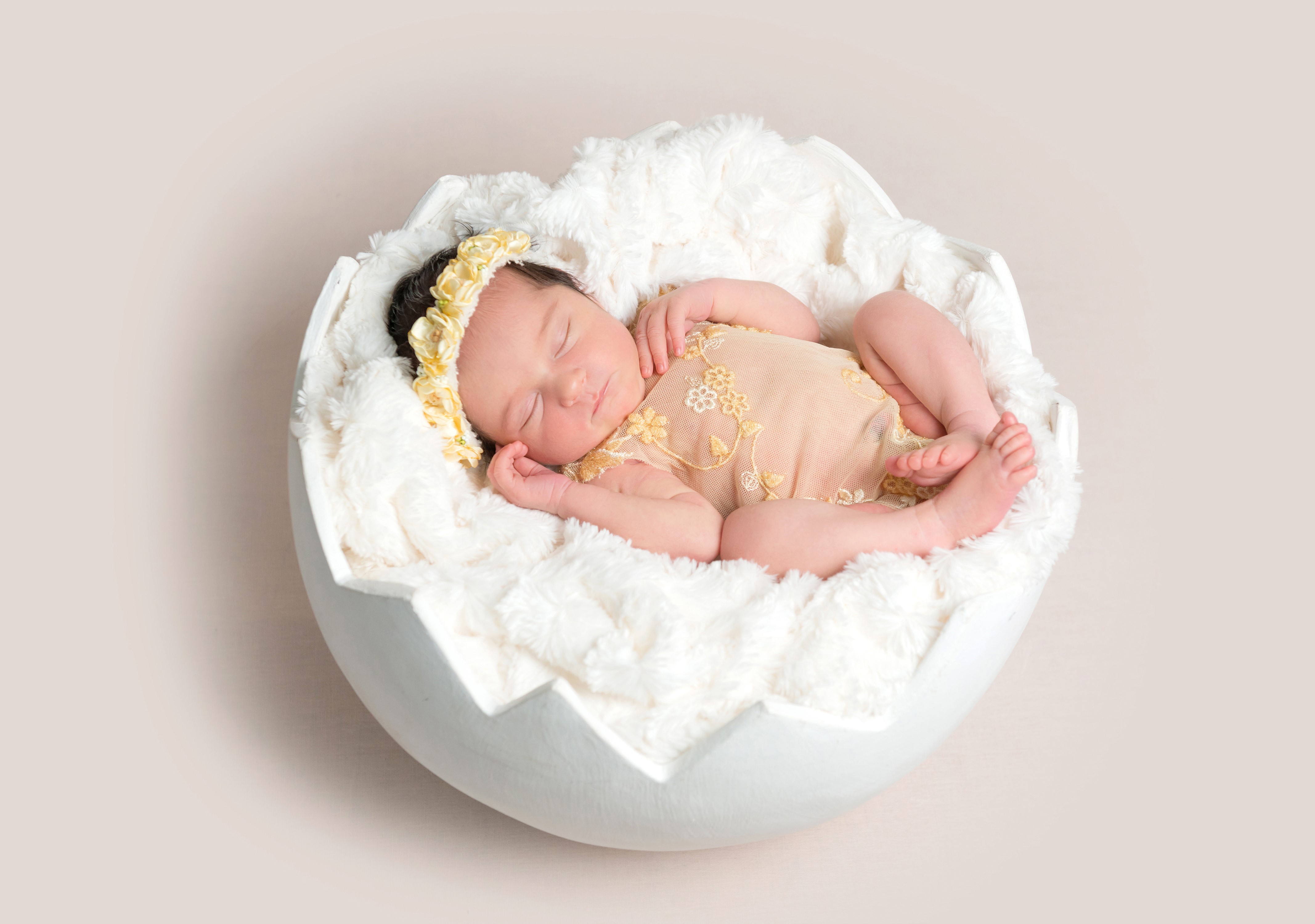 Newborn baby sleeping in an egg HD Wallpaper