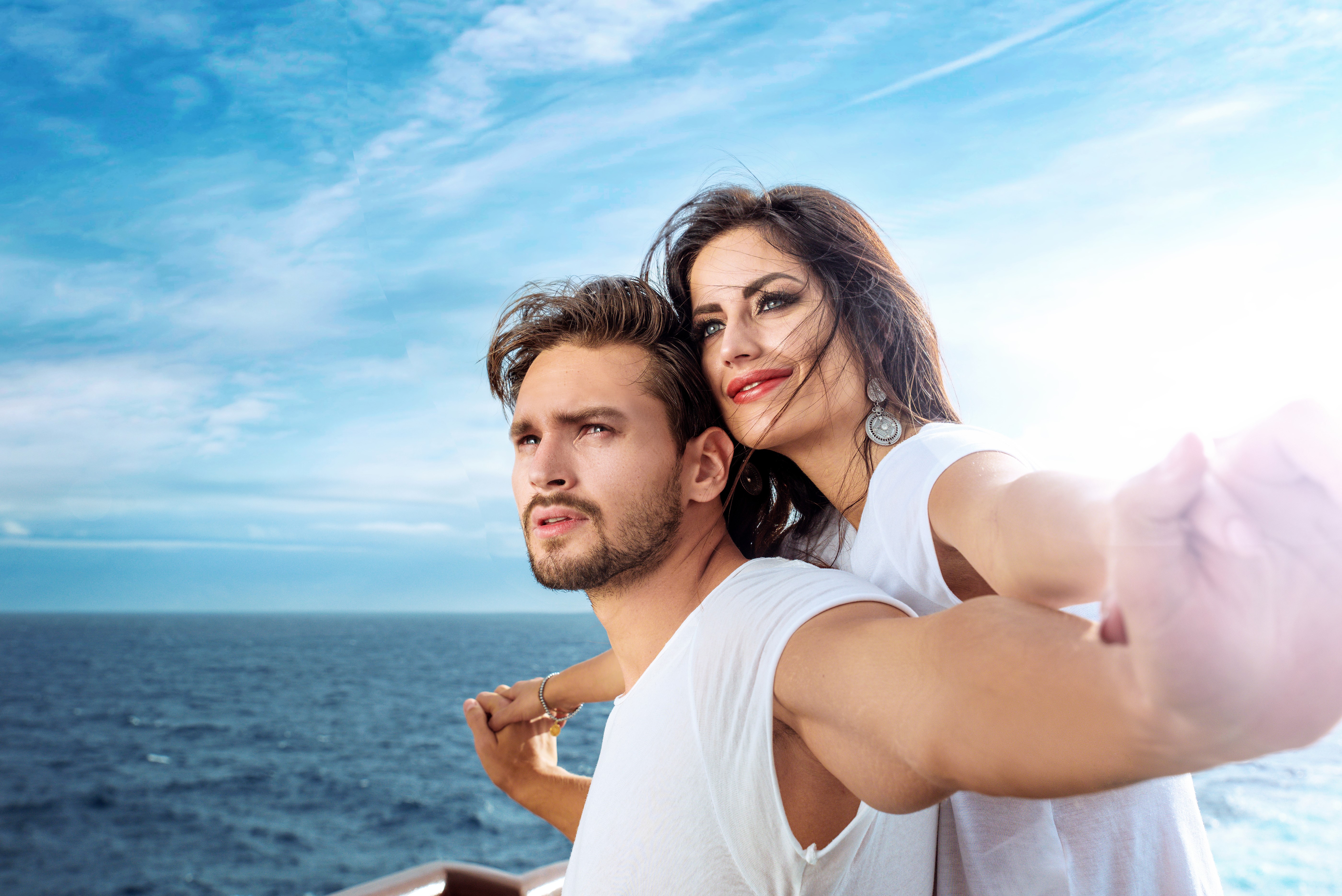Couple taking a selfie on a cruise ship HD Wallpaper