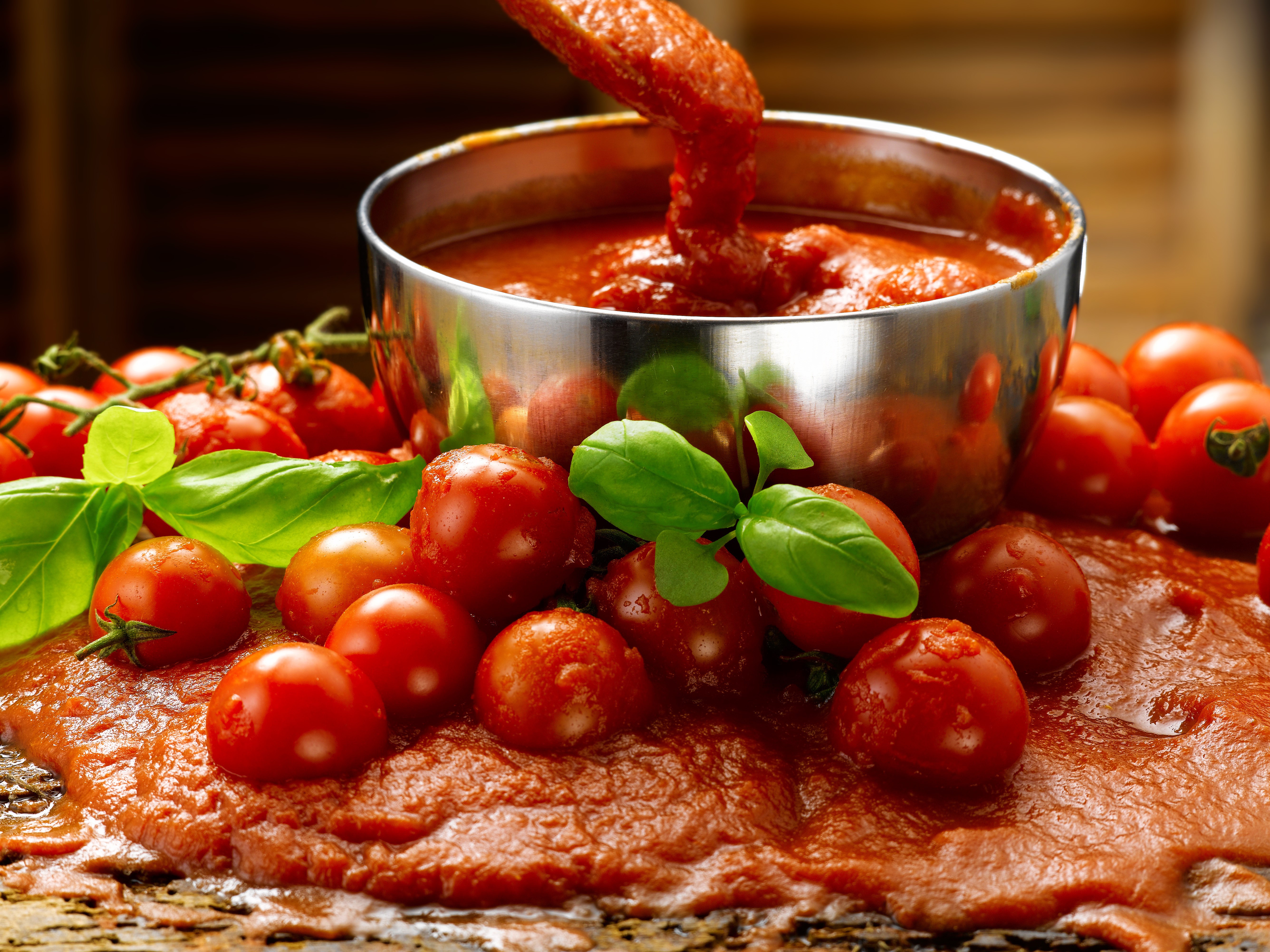 Tomatoes and Tomato Sauce in a Bowl HD Wallpaper