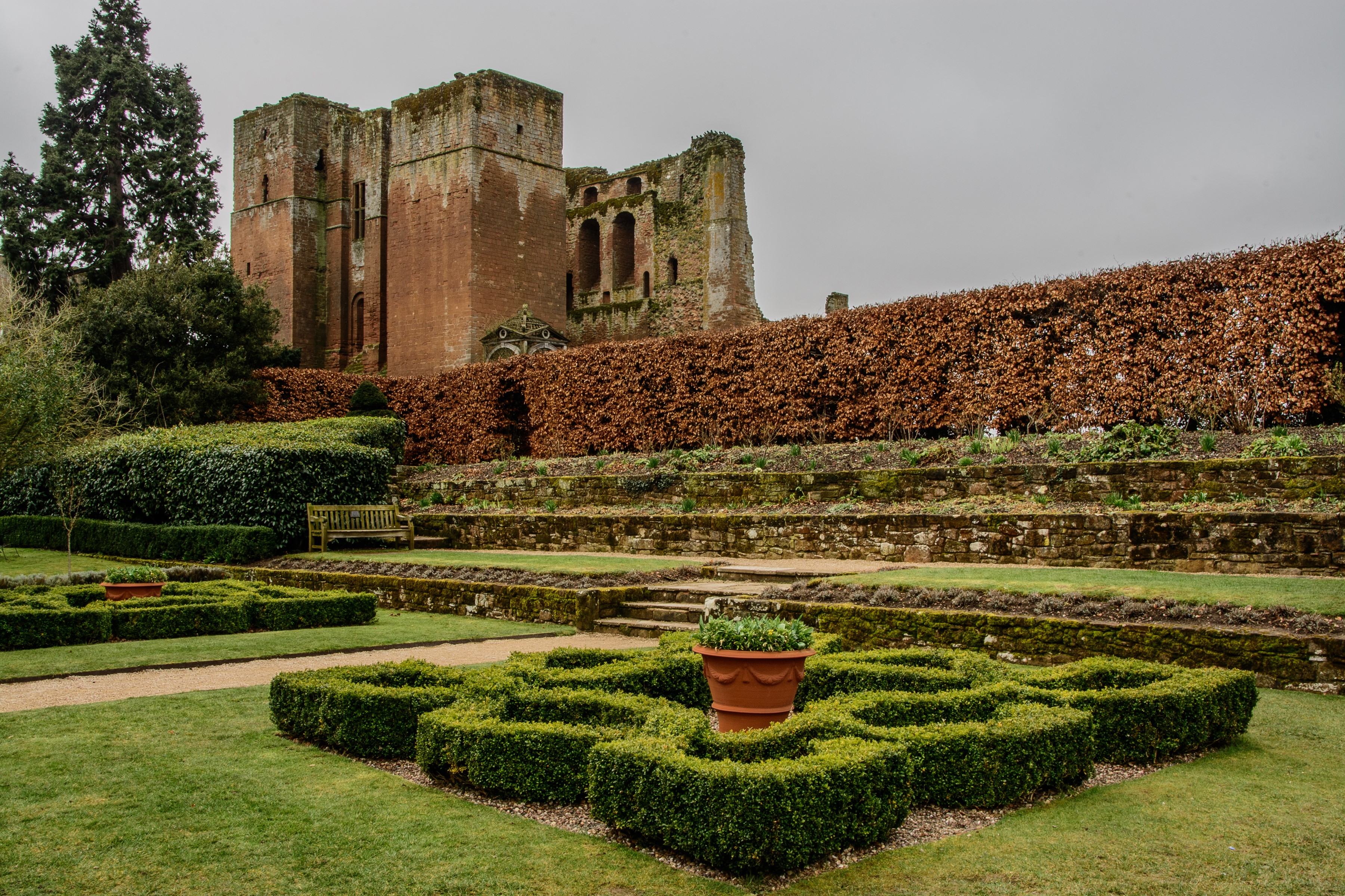 Kenilworth Castle and Elizabethan Garden, England HD Wallpaper
