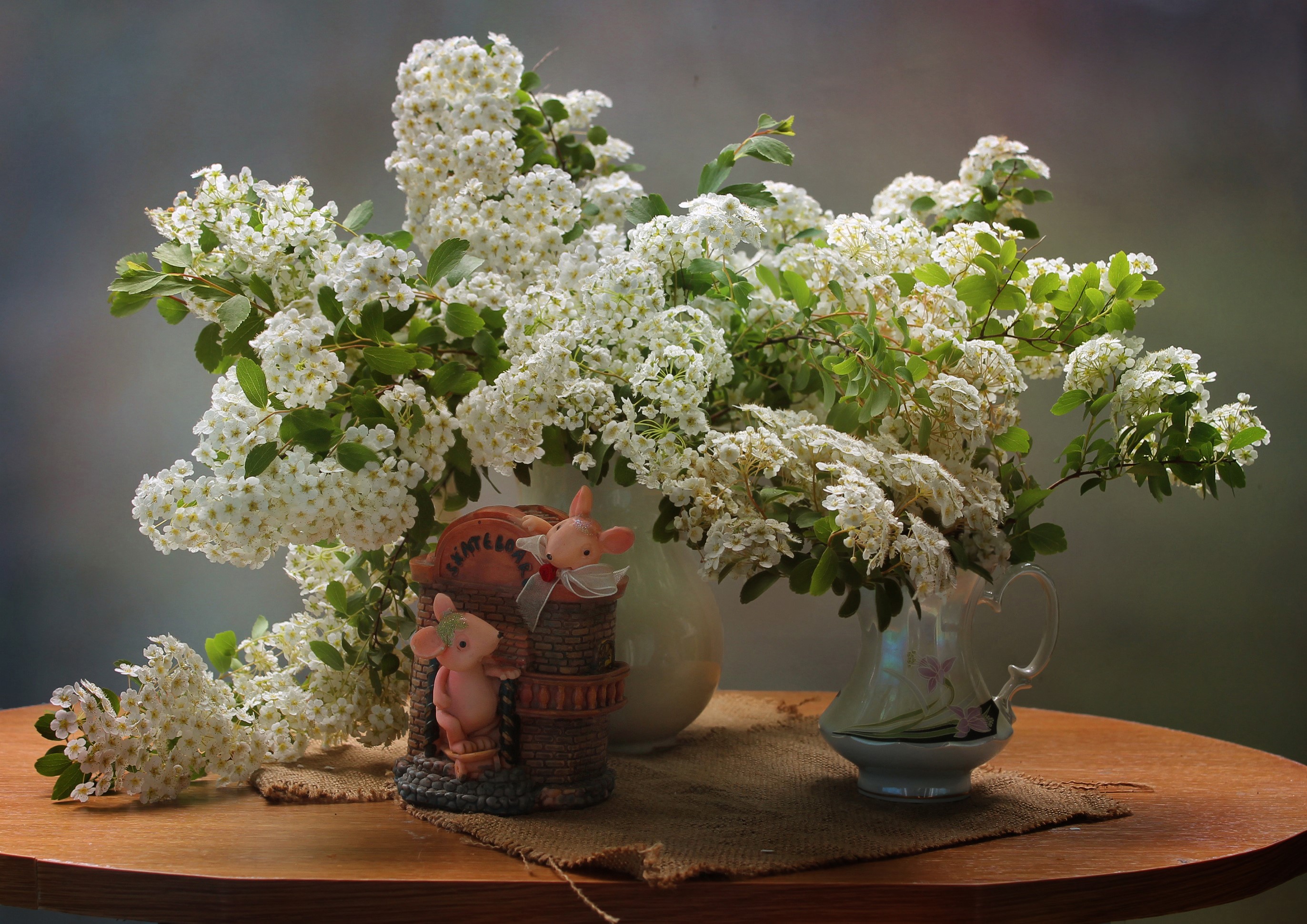 Still-life with white flowers and mice figurines HD Wallpaper