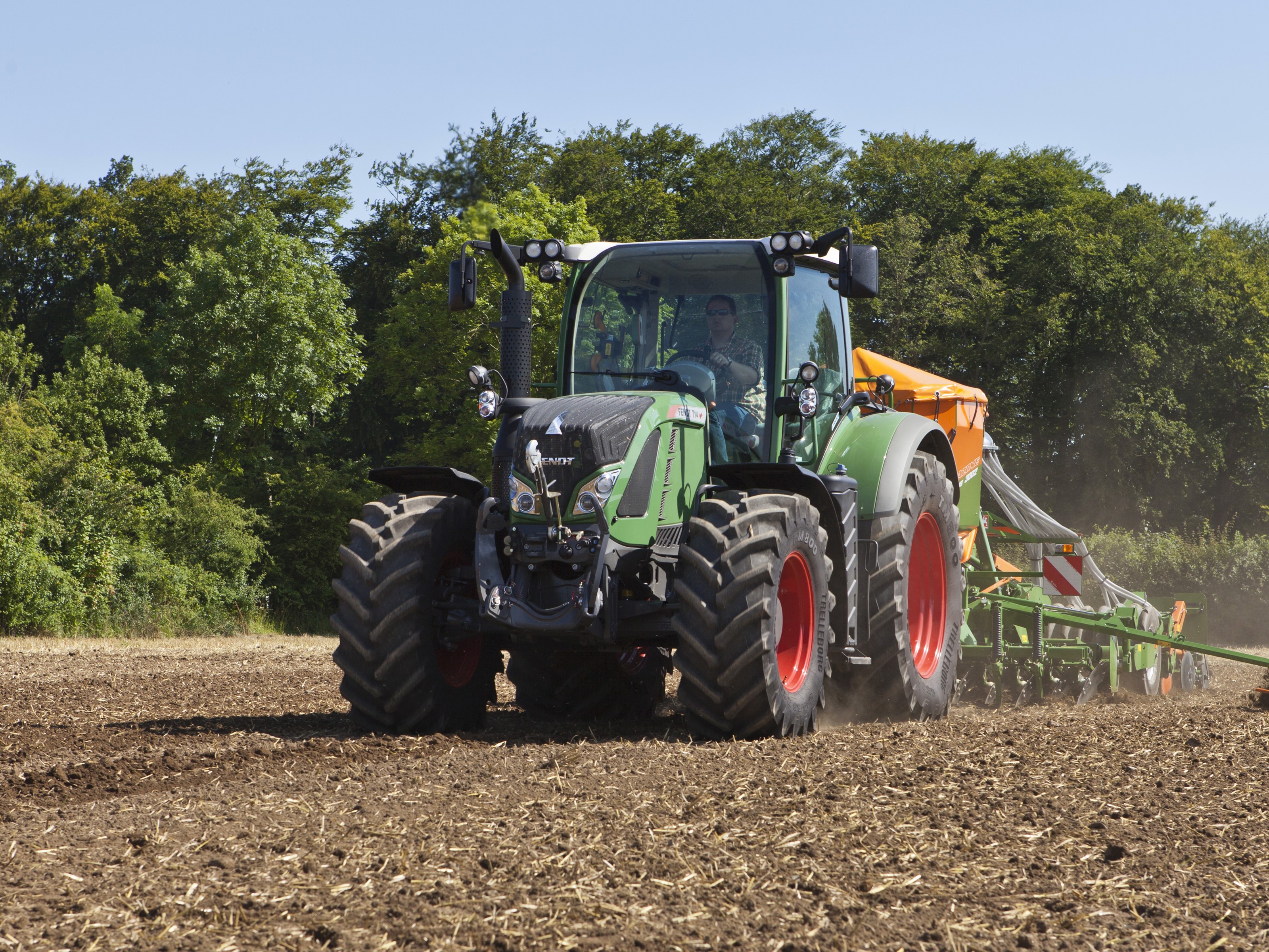 Fendt 714 Vario tractor plowing a field HD Wallpaper