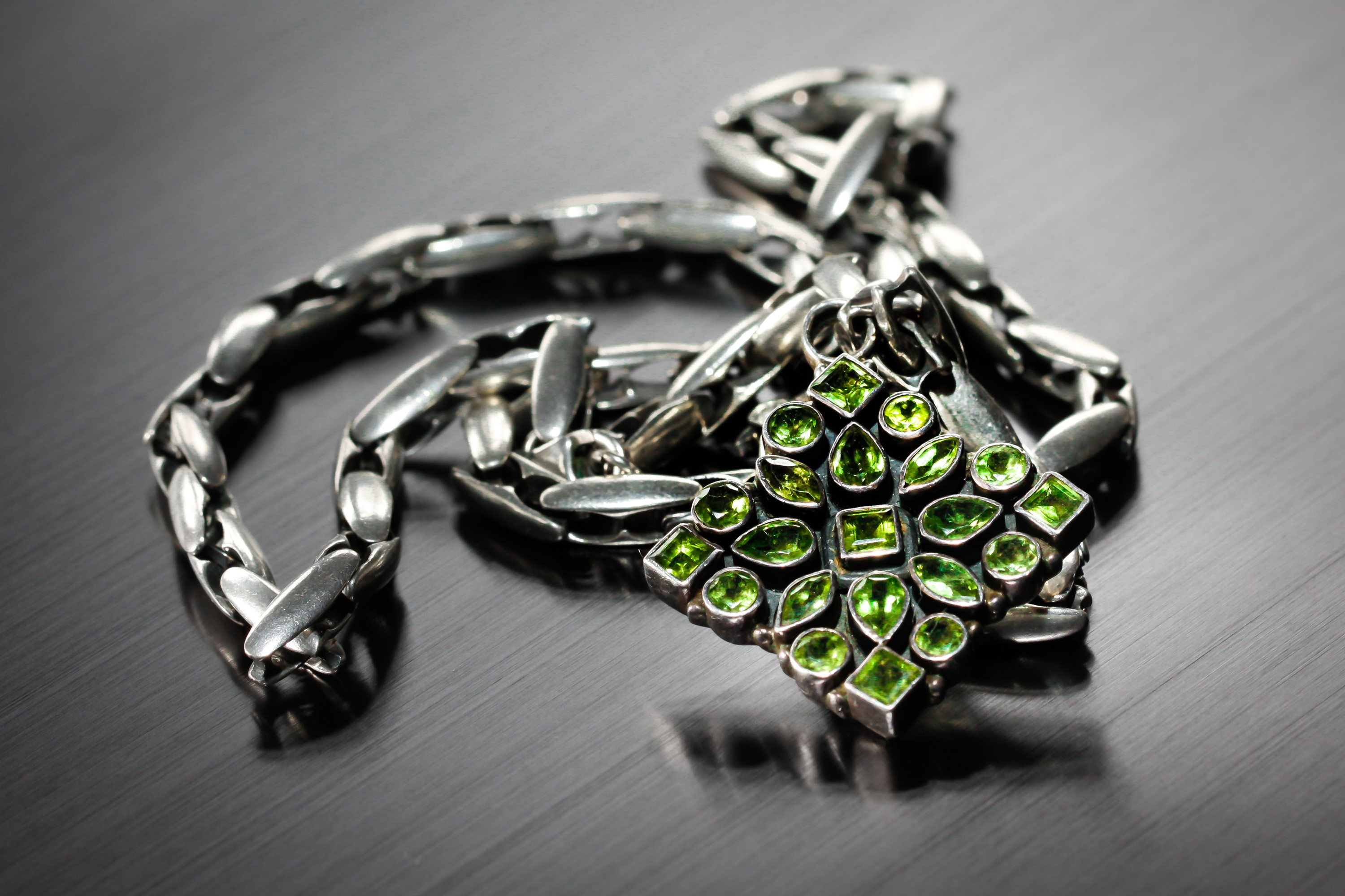 Silver necklace with green gemstone pendant HD Wallpaper