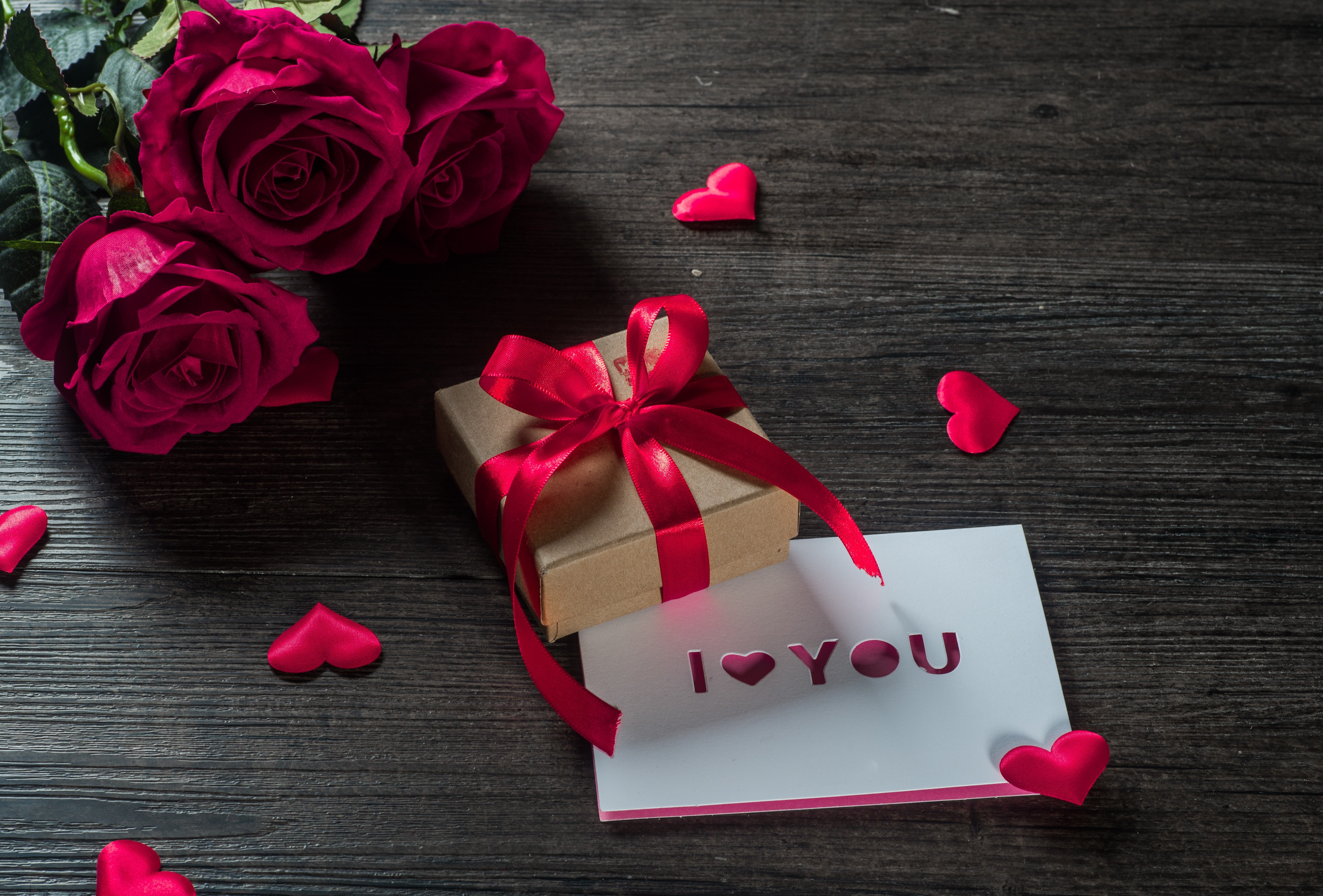Roses, Gift, and "I Love You" Card HD Wallpaper
