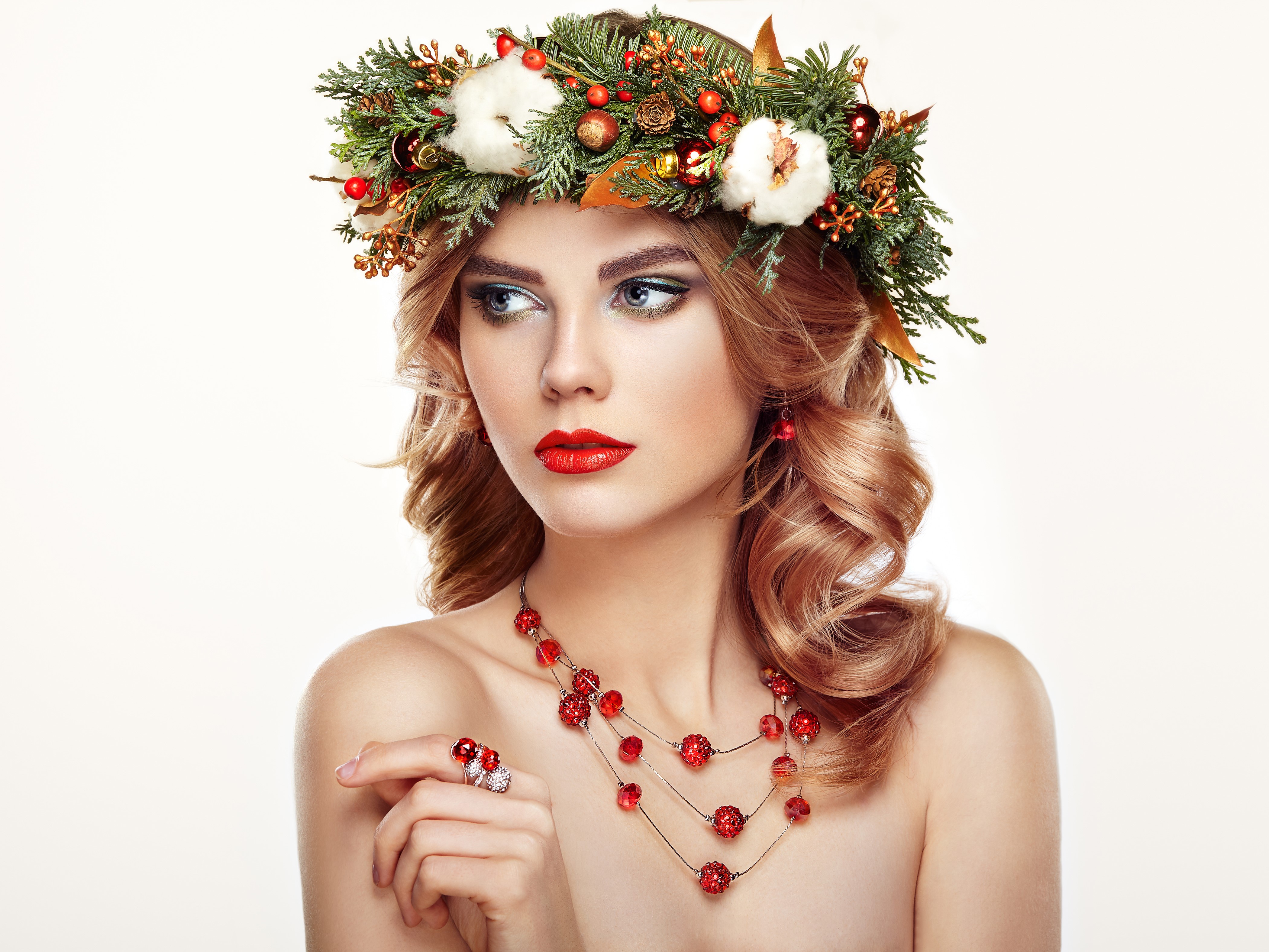 Woman with Christmas Wreath and Jewelry HD Wallpaper