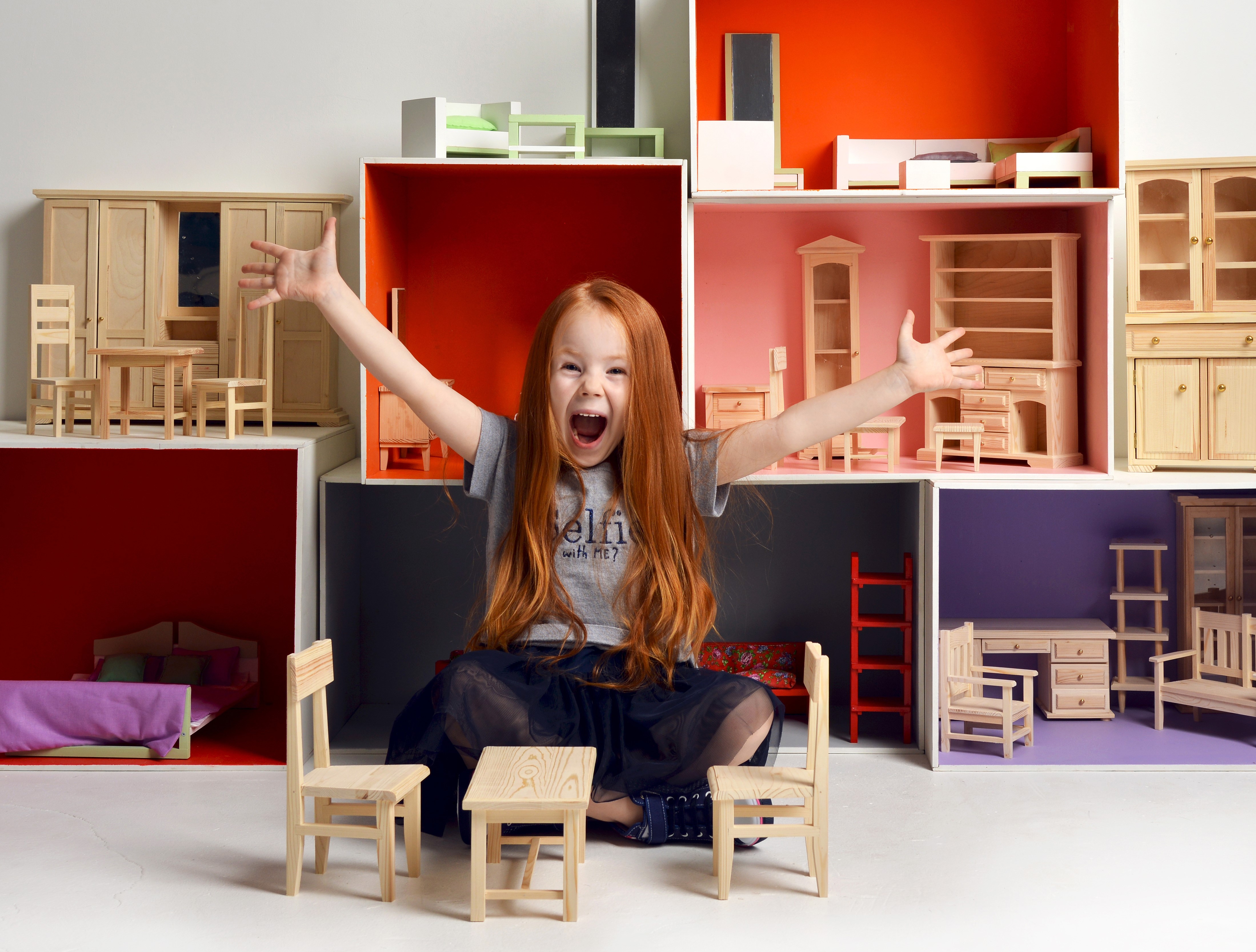 Girl playing with dollhouse furniture HD Wallpaper