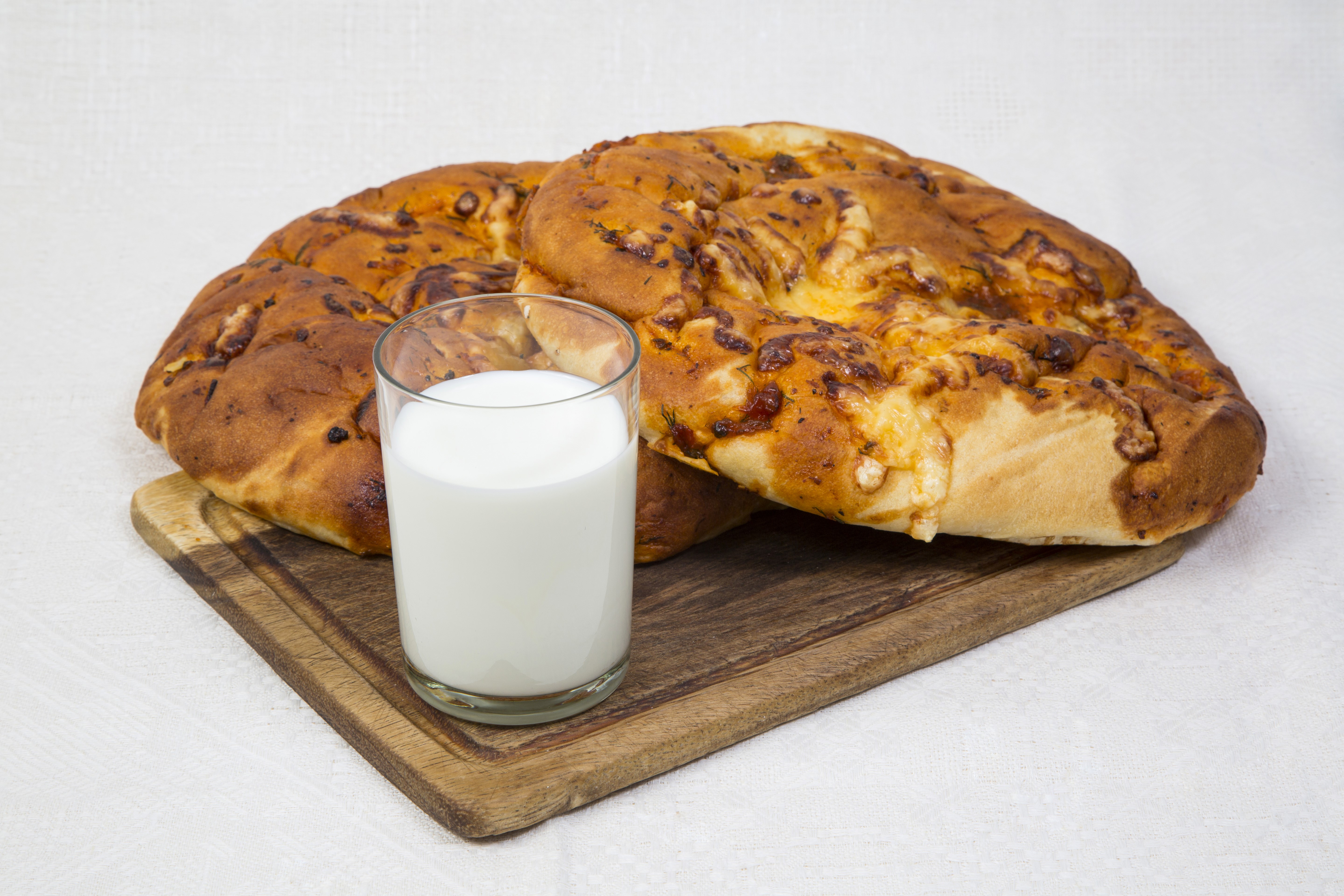 Pastry buns with milk on a cutting board HD Wallpaper
