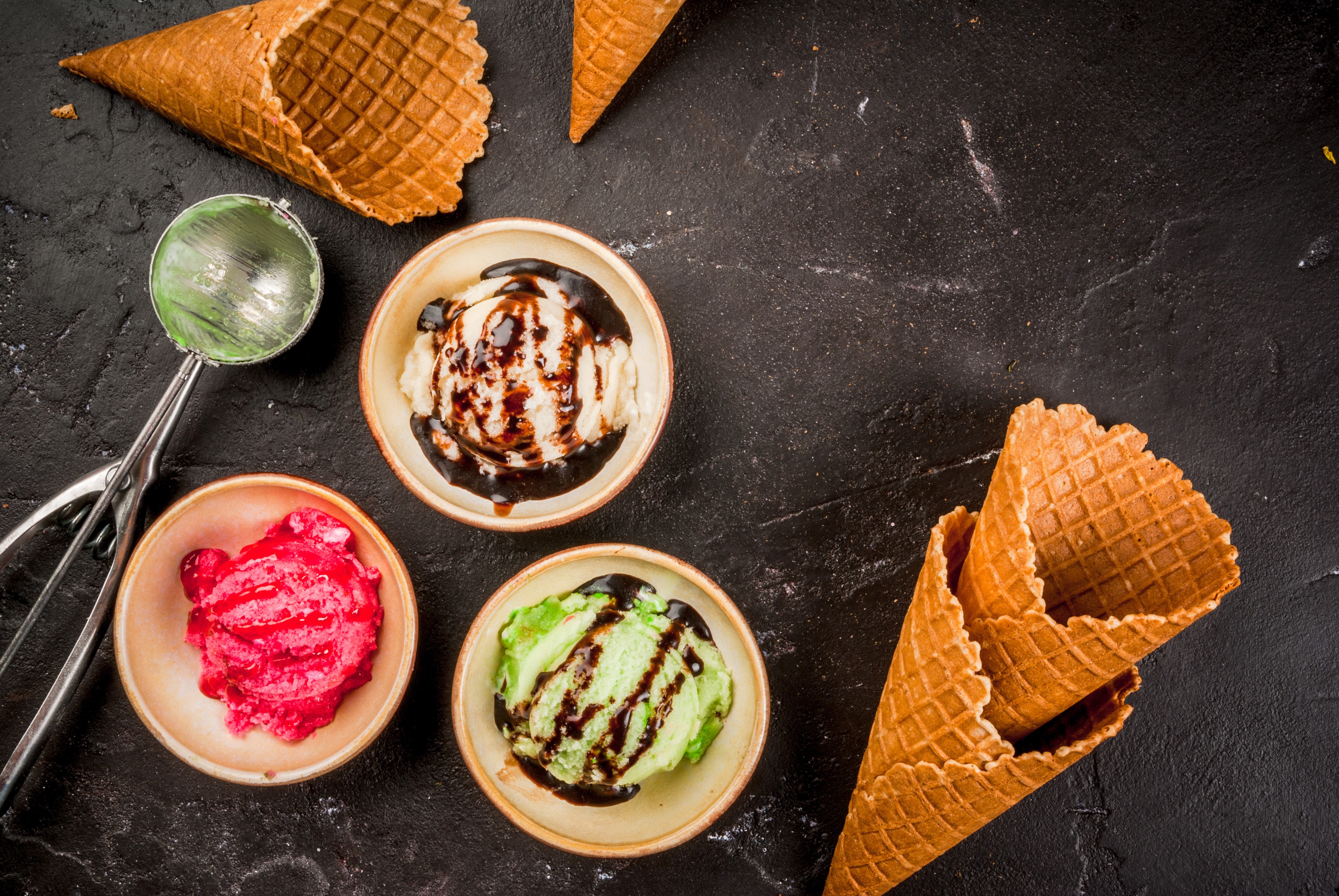 Ice cream cones and bowls with chocolate sauce HD Wallpaper