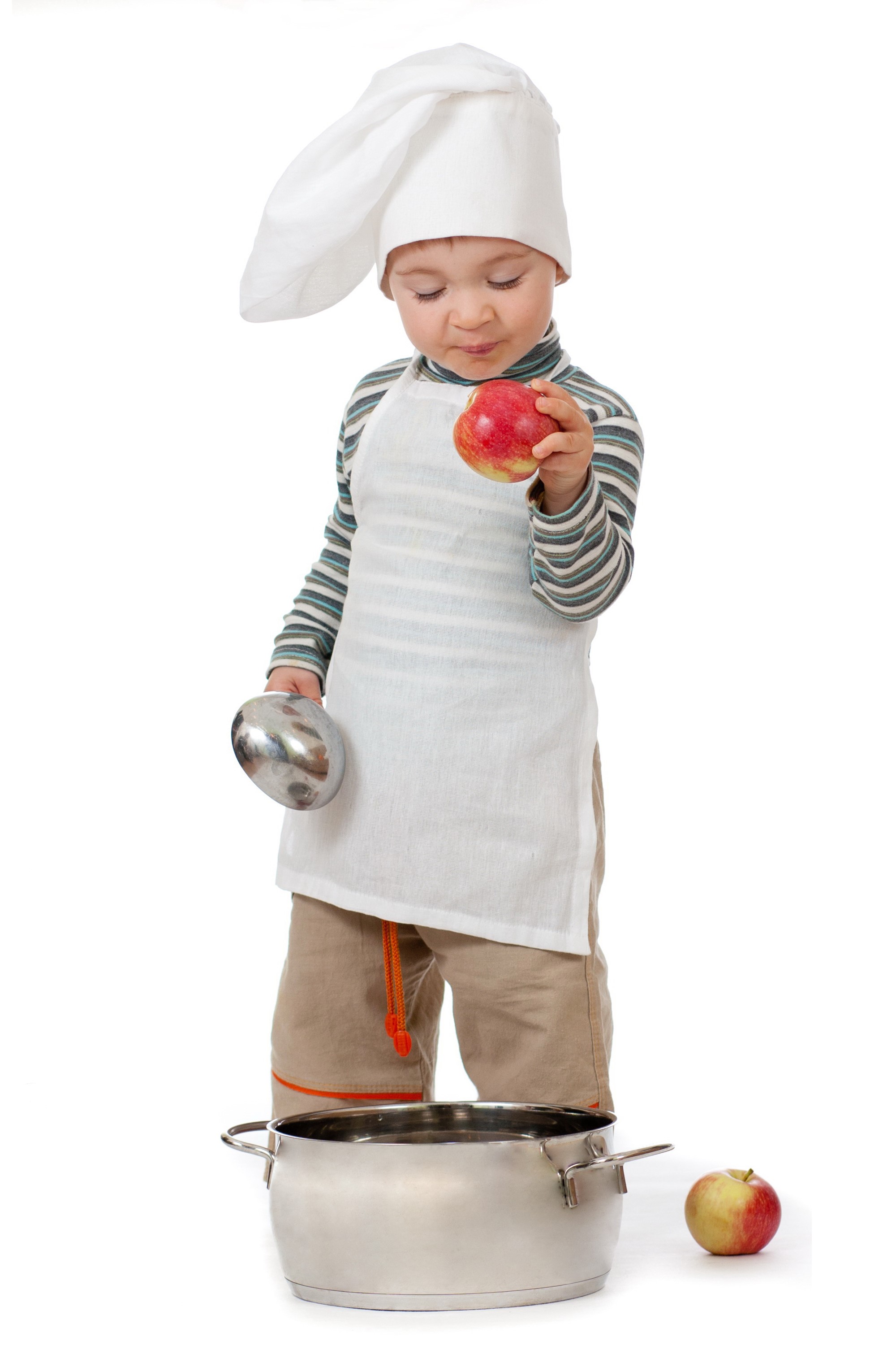 Boy in chef hat holding an apple HD Phone Wallpaper