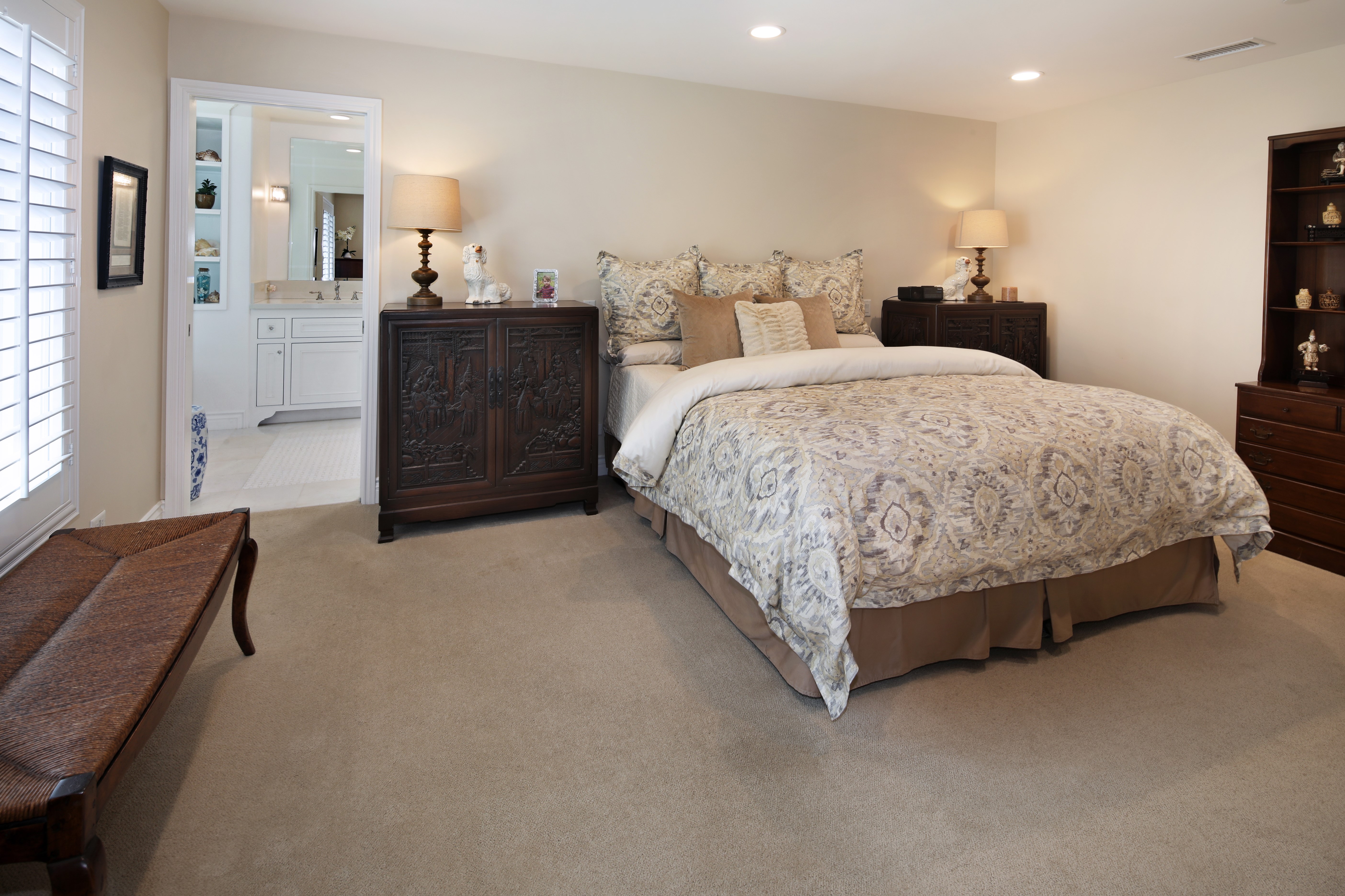 Bedroom with bed, lamps, and dresser HD Wallpaper