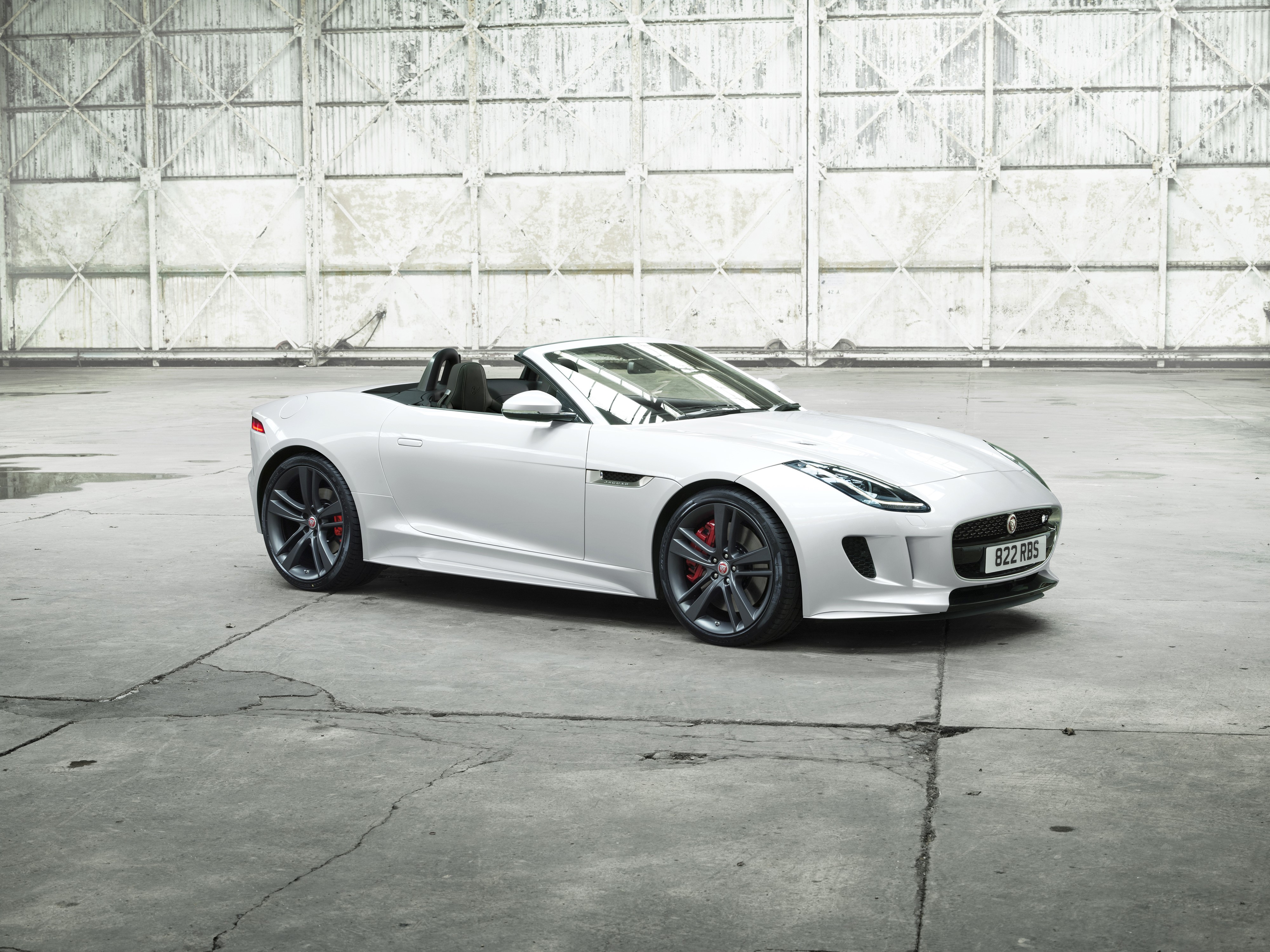 White Jaguar F-Type Cabriolet HD Wallpaper