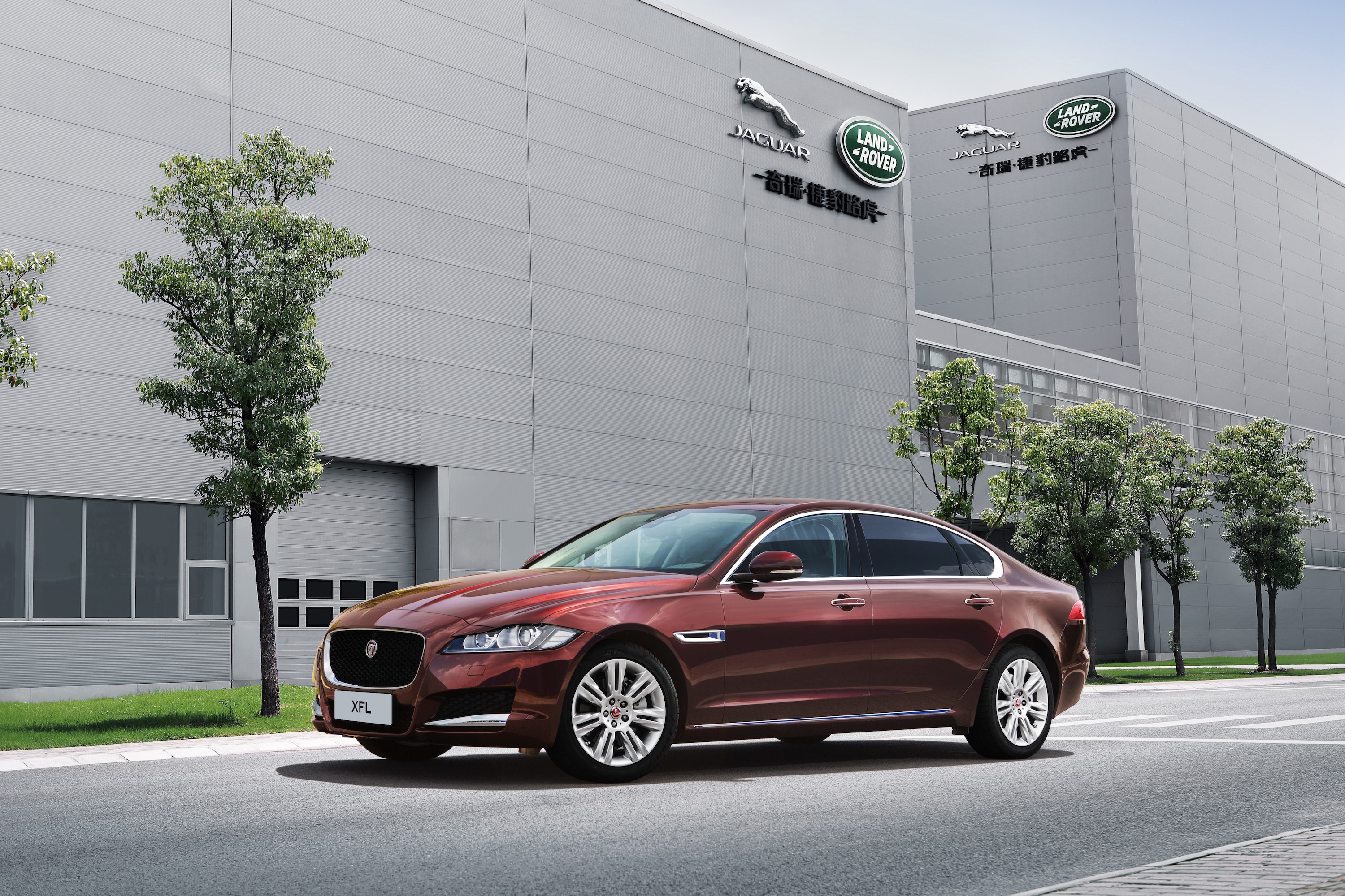 2016 Jaguar XFL in Wine Color HD Wallpaper