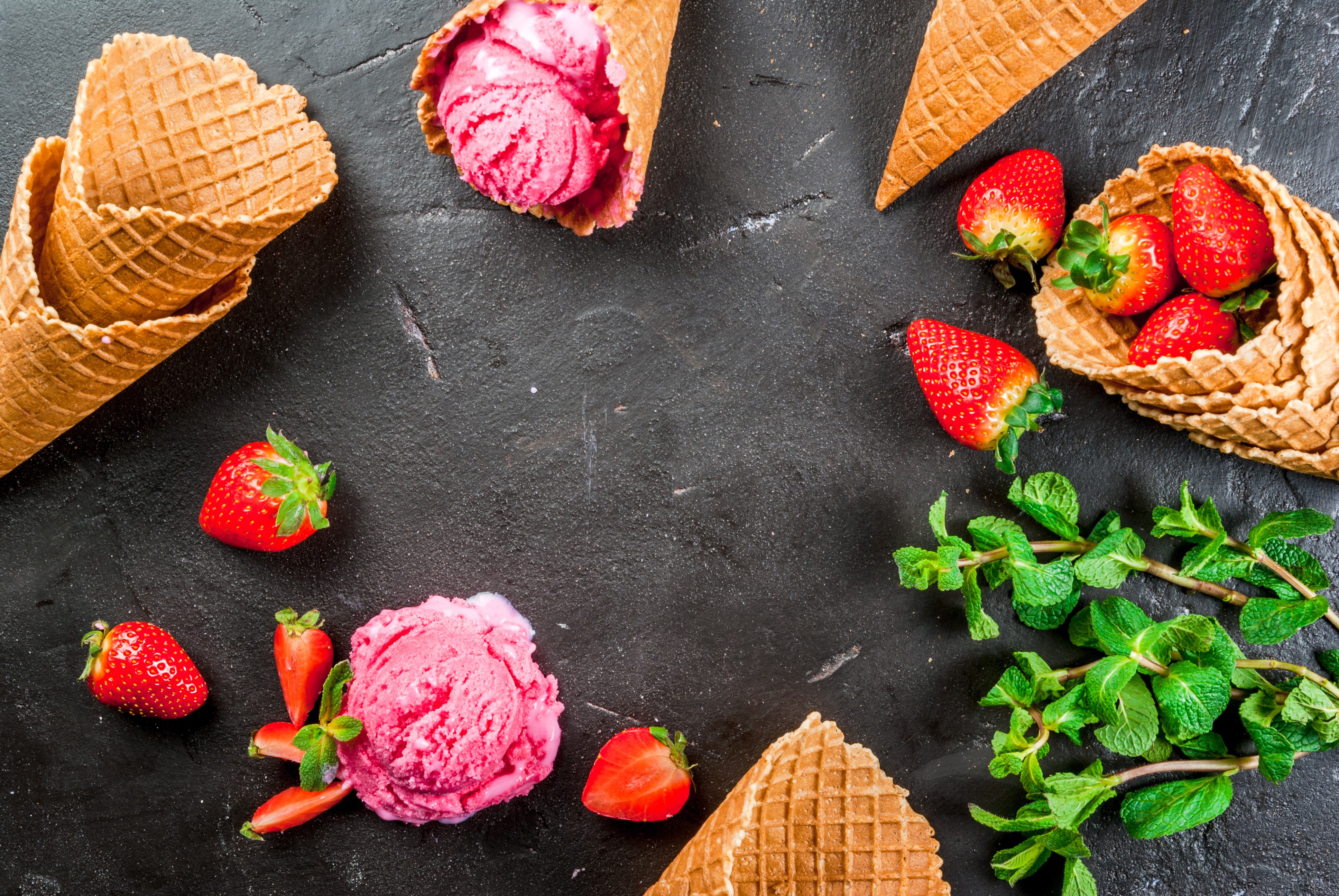 Strawberry Ice Cream Cones and Mint HD Wallpaper