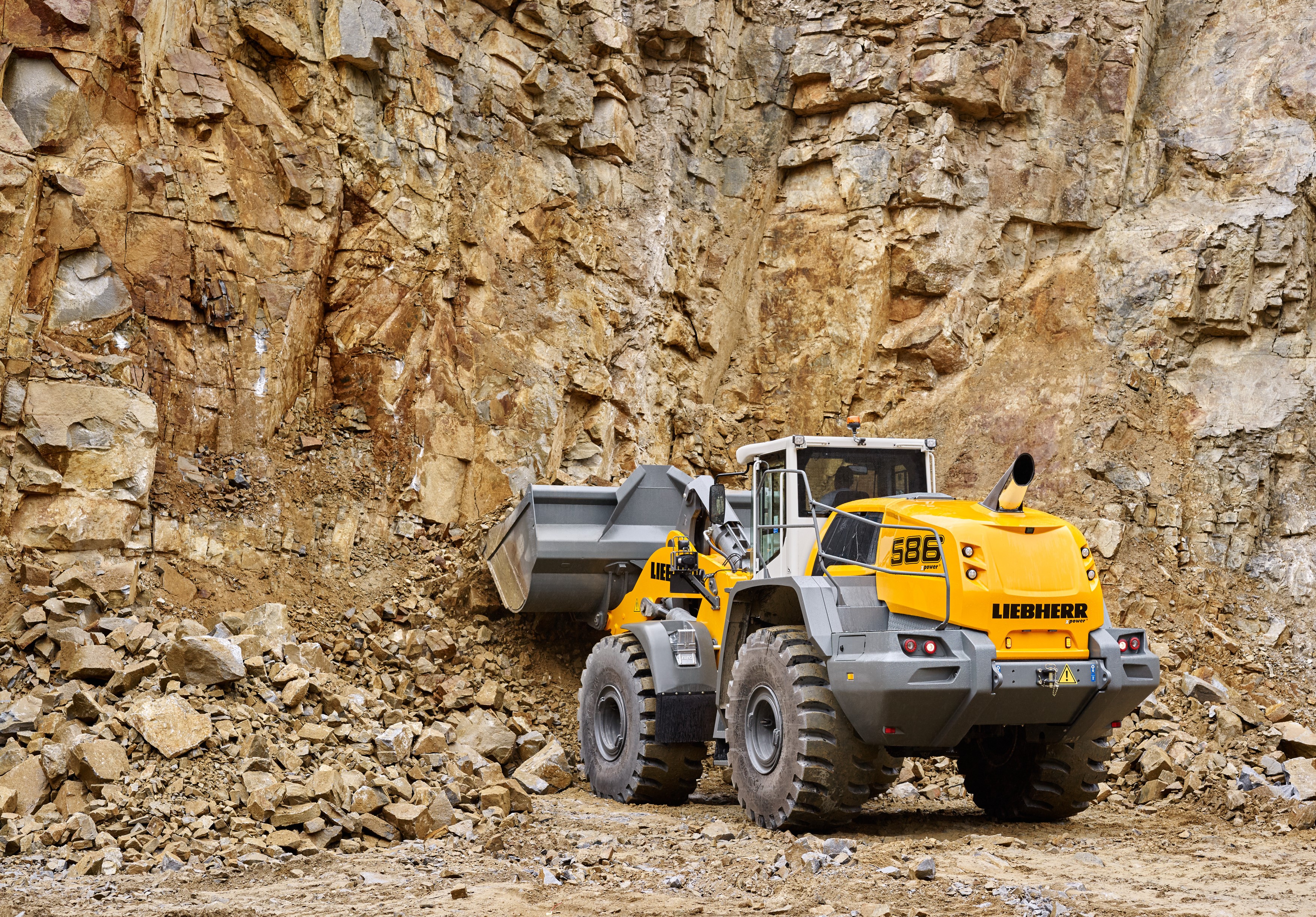Liebherr L 586 XPower Wheel Loader in Quarry HD Wallpaper