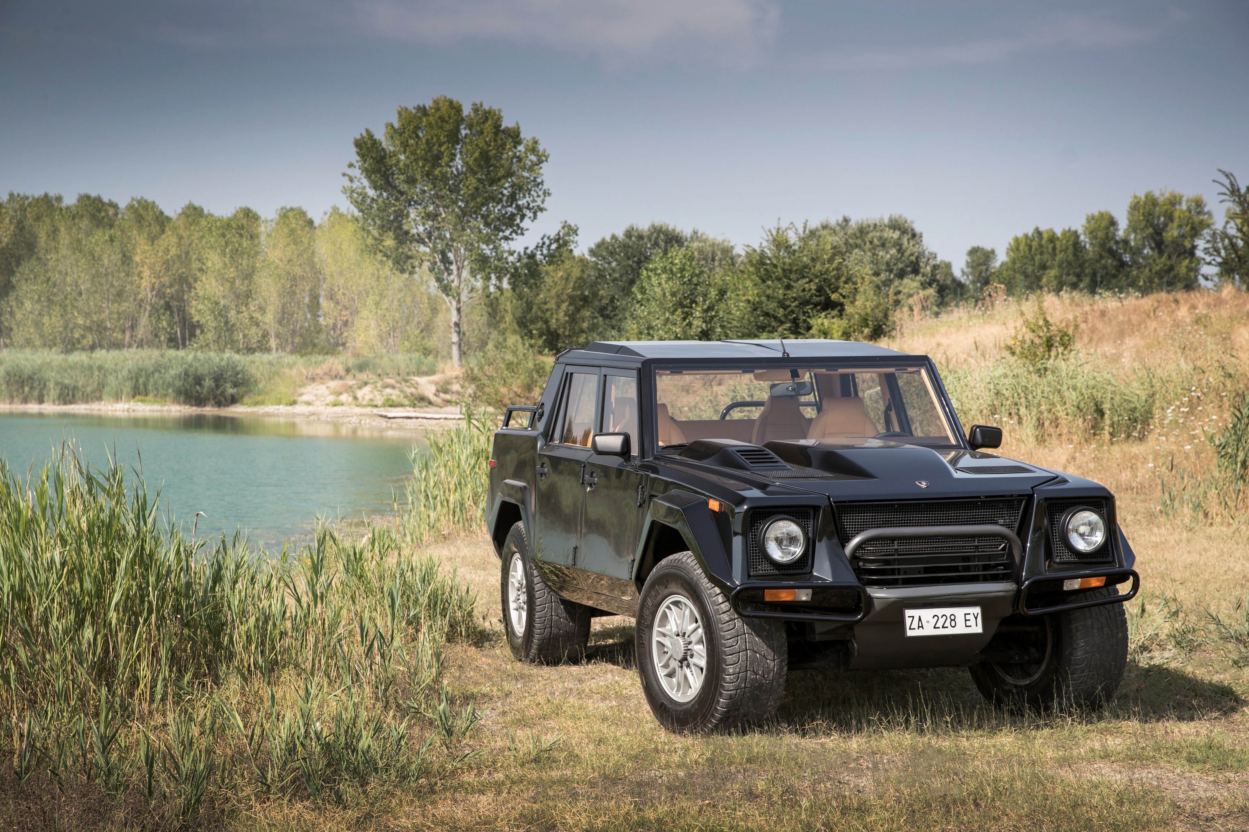 1990-92 Lamborghini LM002 SUV HD Wallpaper
