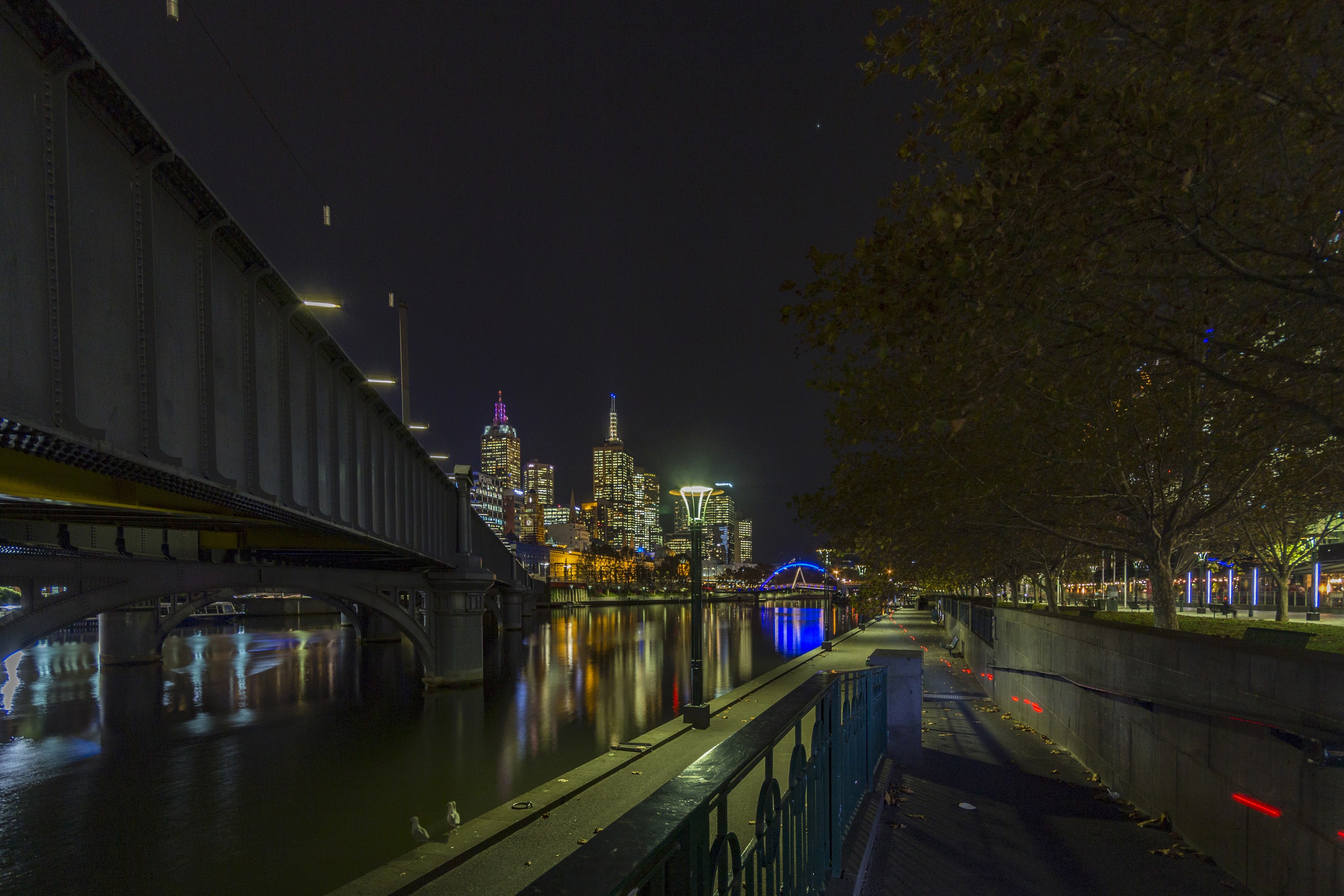 Melbourne skyline and Yarra River at night HD Wallpaper