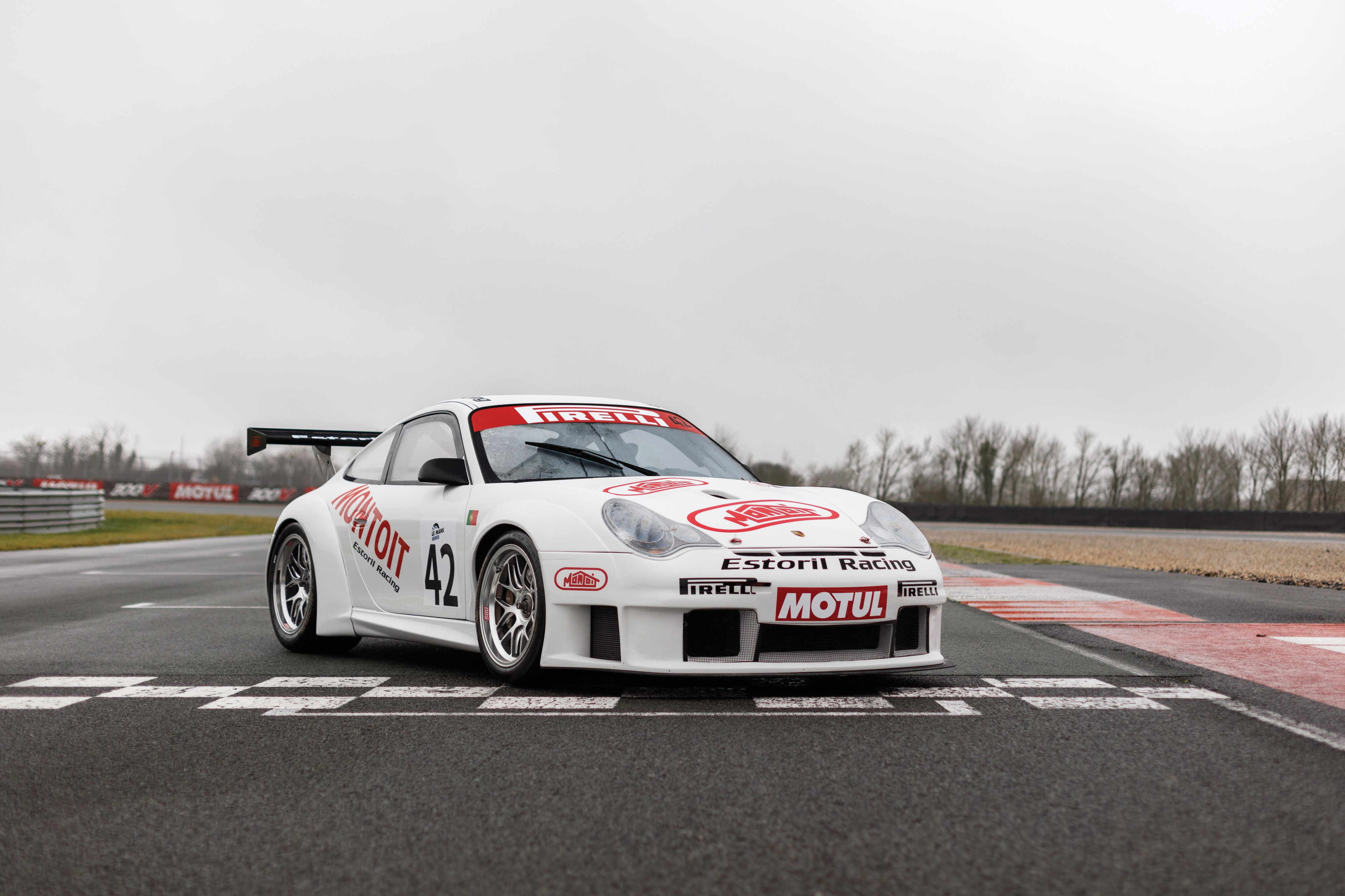 White 2004 Porsche 911 GT3 RSR race car HD Wallpaper