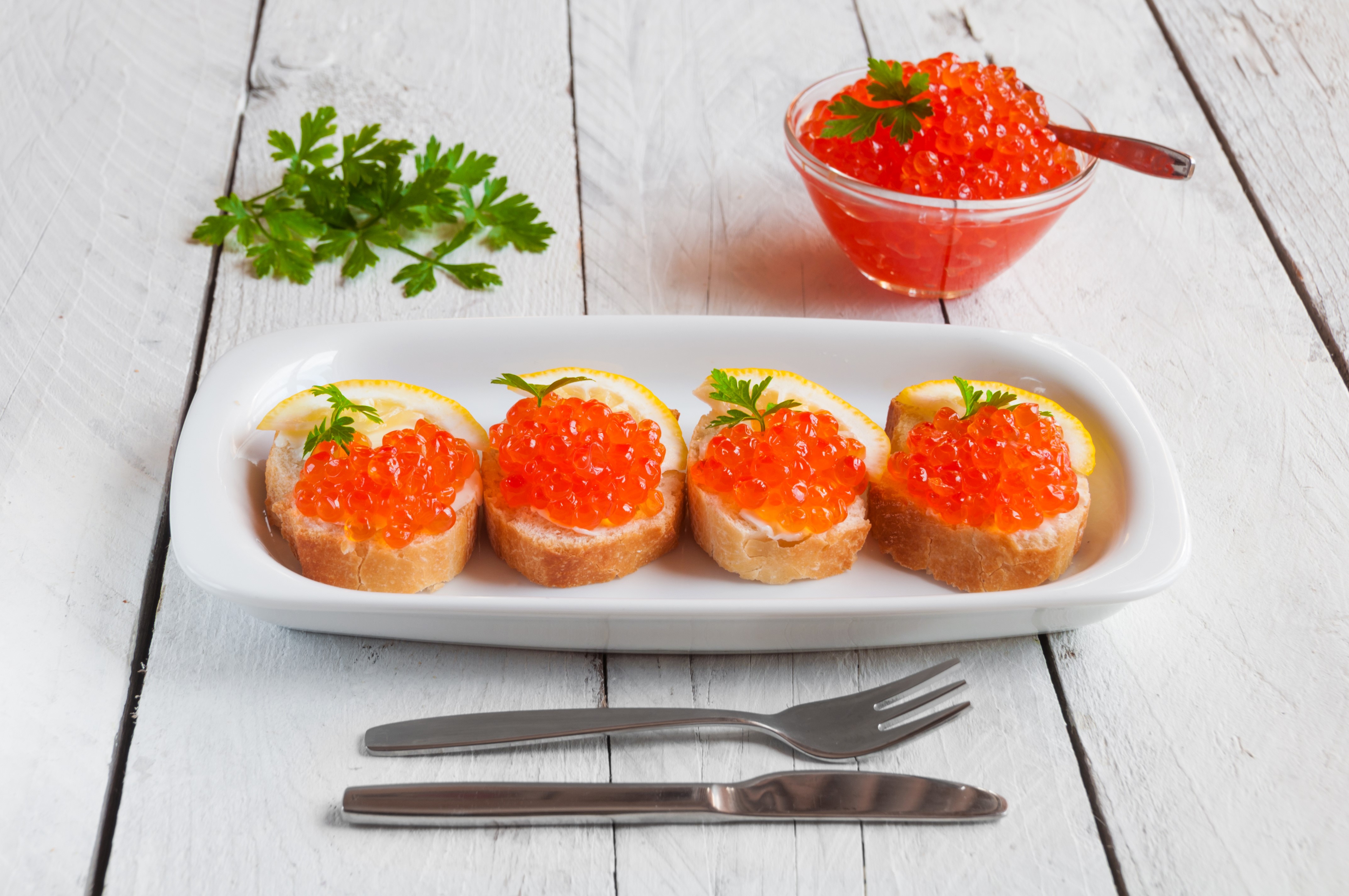 Caviar on bread with lemon and parsley HD Wallpaper