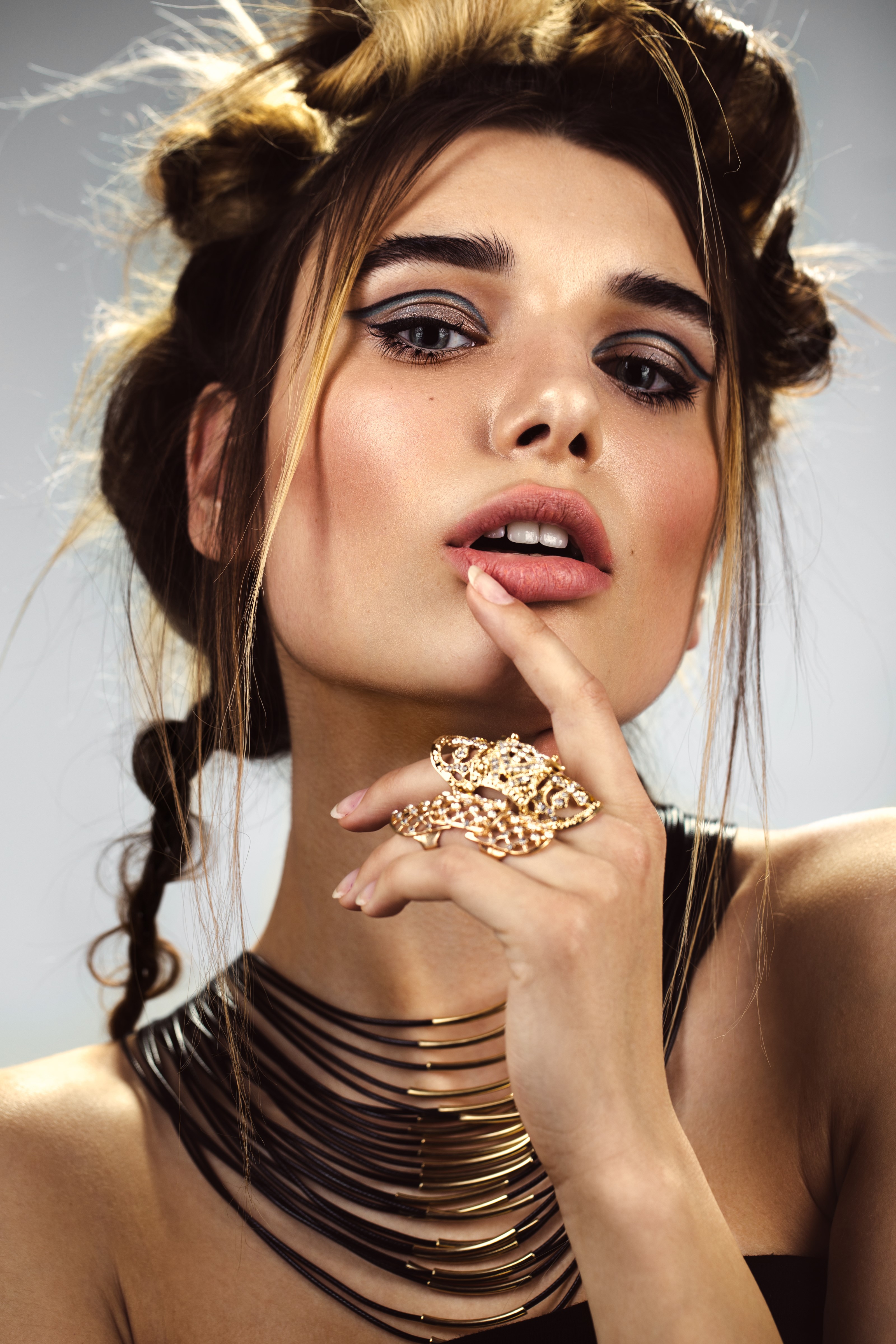 Woman with elaborate hairstyle and jewelry HD Phone Wallpaper