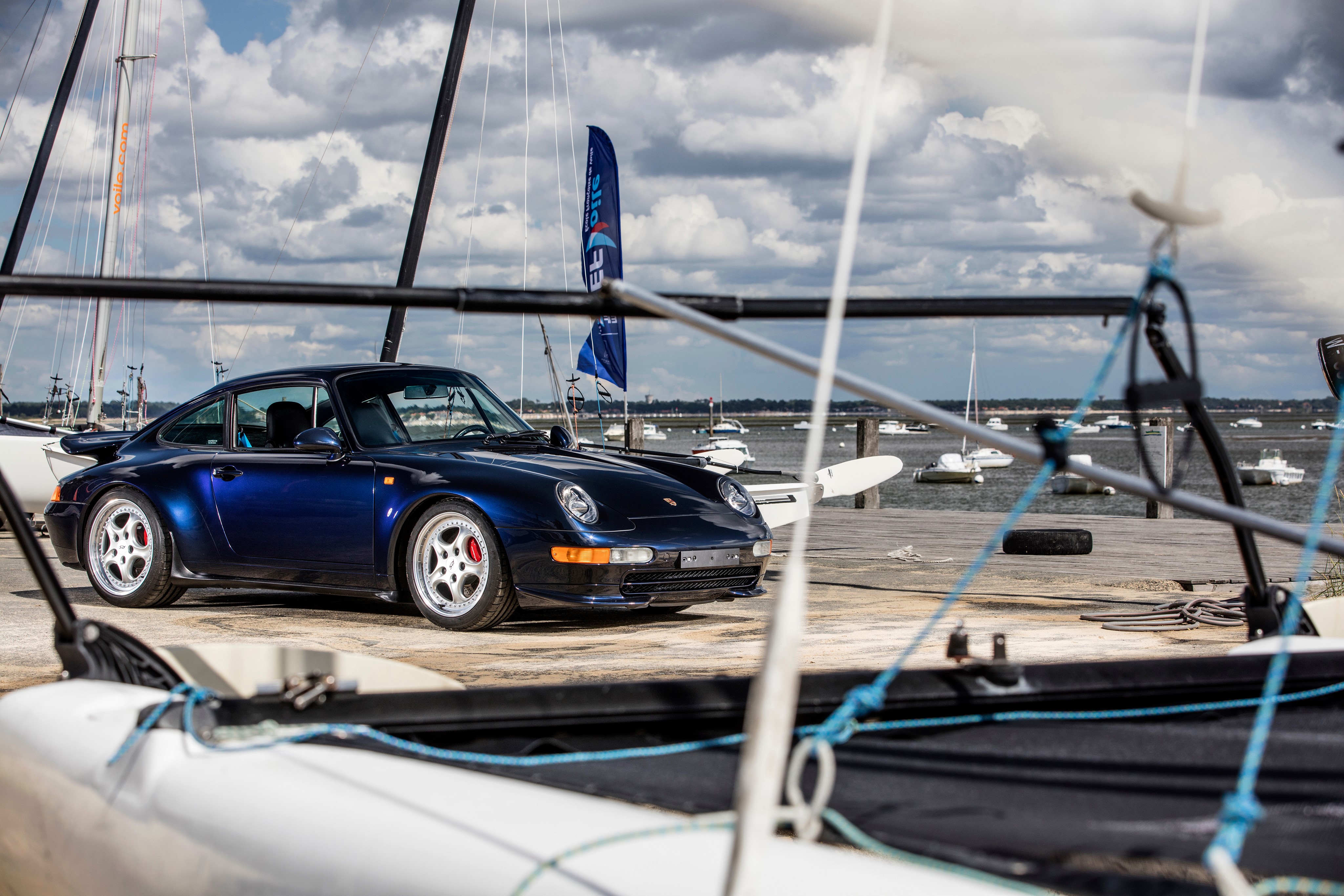 Blue 1995-97 Porsche 911 Carrera RS 3.8 Coupe HD Wallpaper