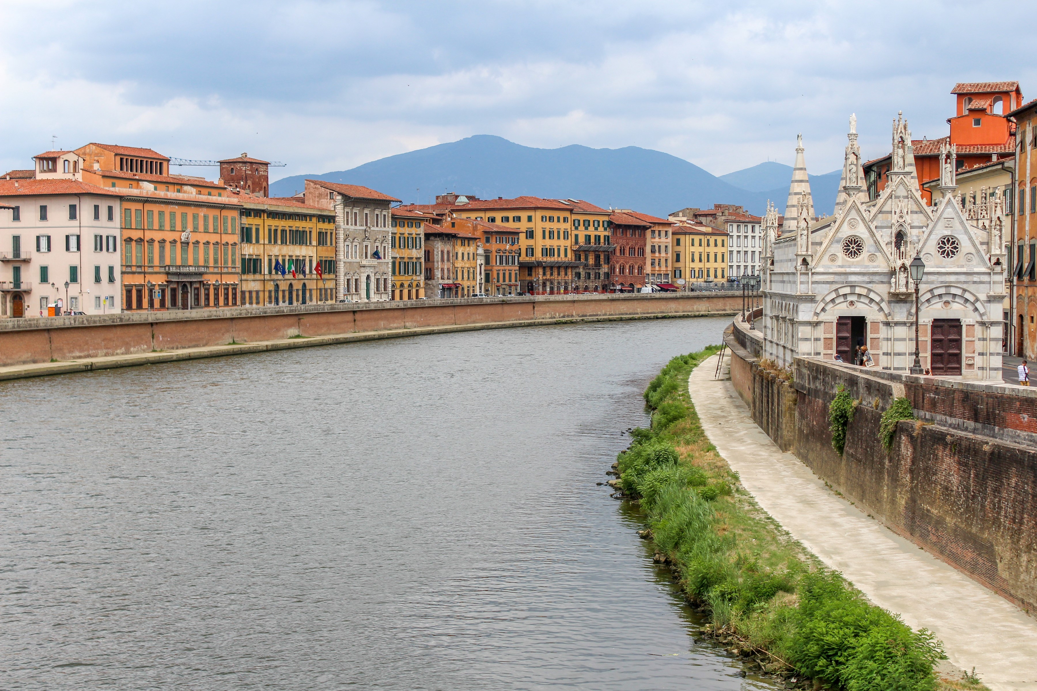 River Arno with buildings and chapel in Pisa, Italy HD Wallpaper