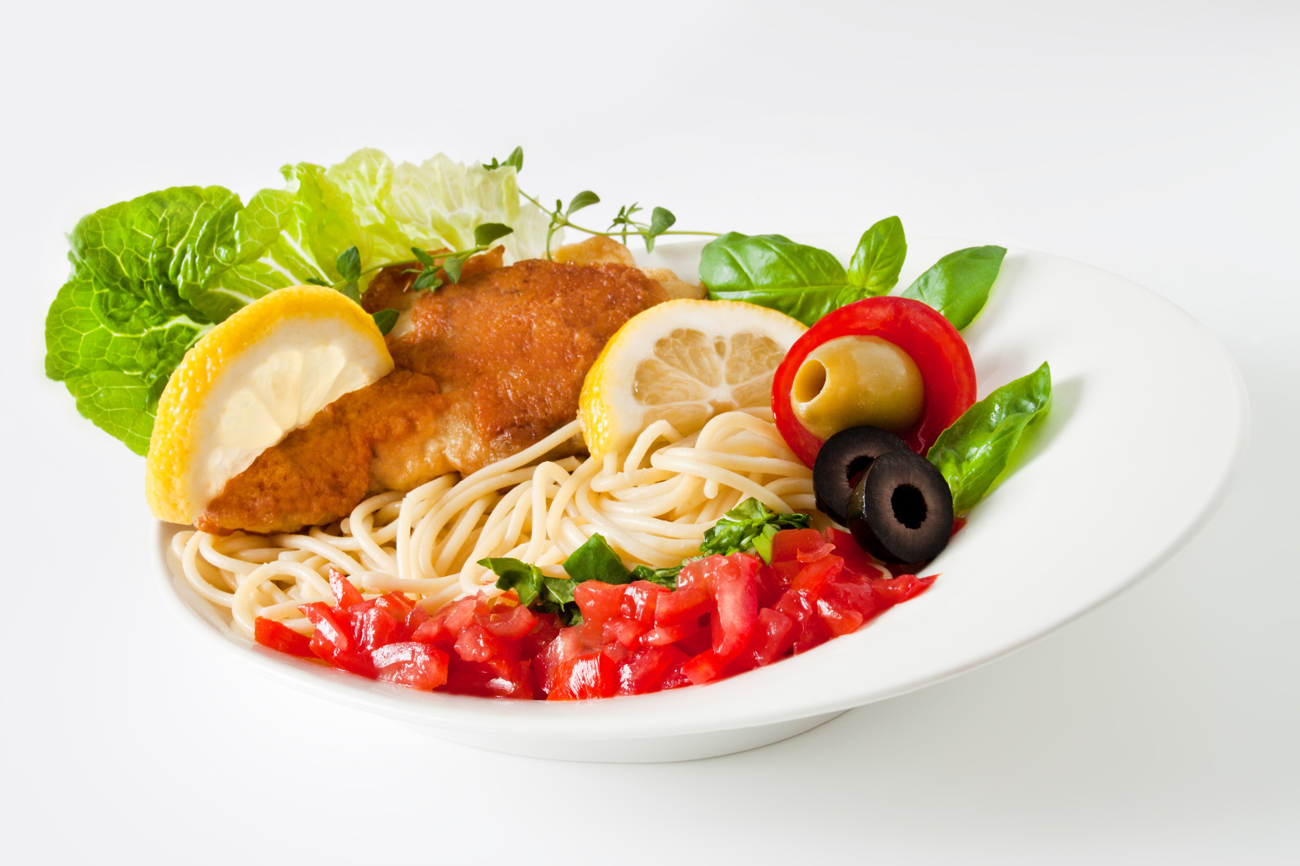 Pasta with Chicken and Vegetables on a Plate HD Wallpaper