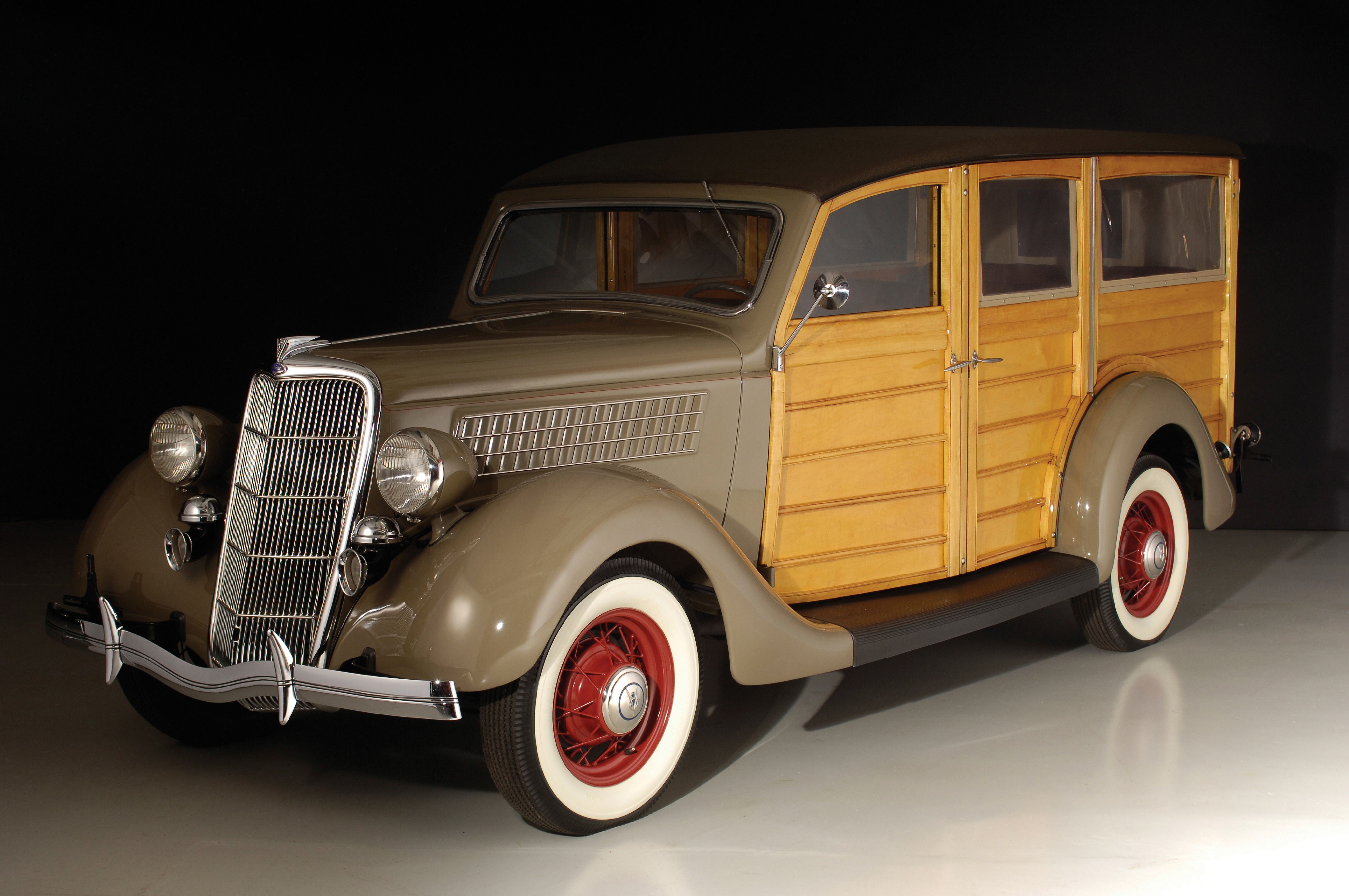 1935 Ford V8 Deluxe Station Wagon HD Wallpaper