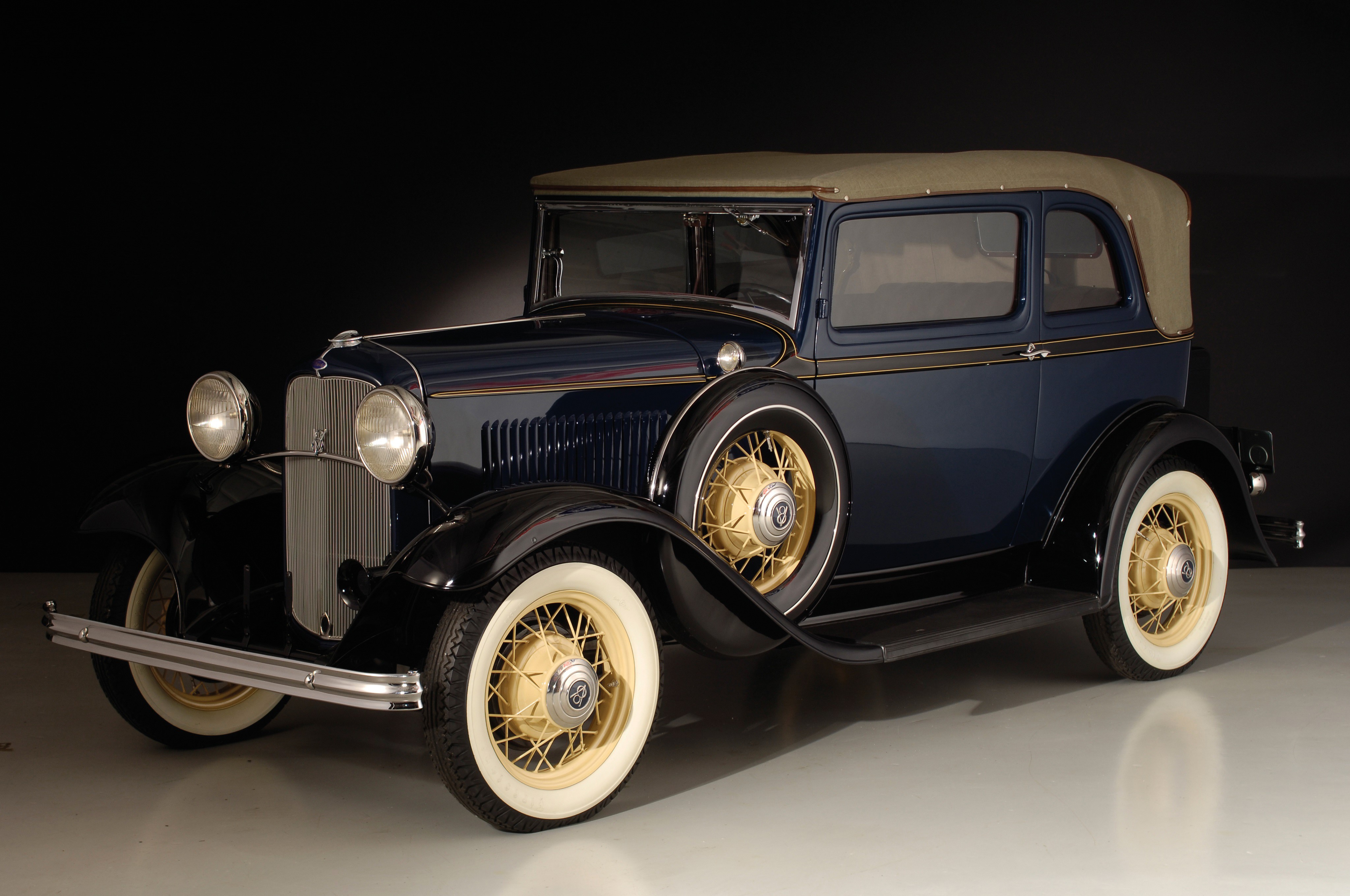 1932 Ford V8 Convertible Sedan HD Wallpaper