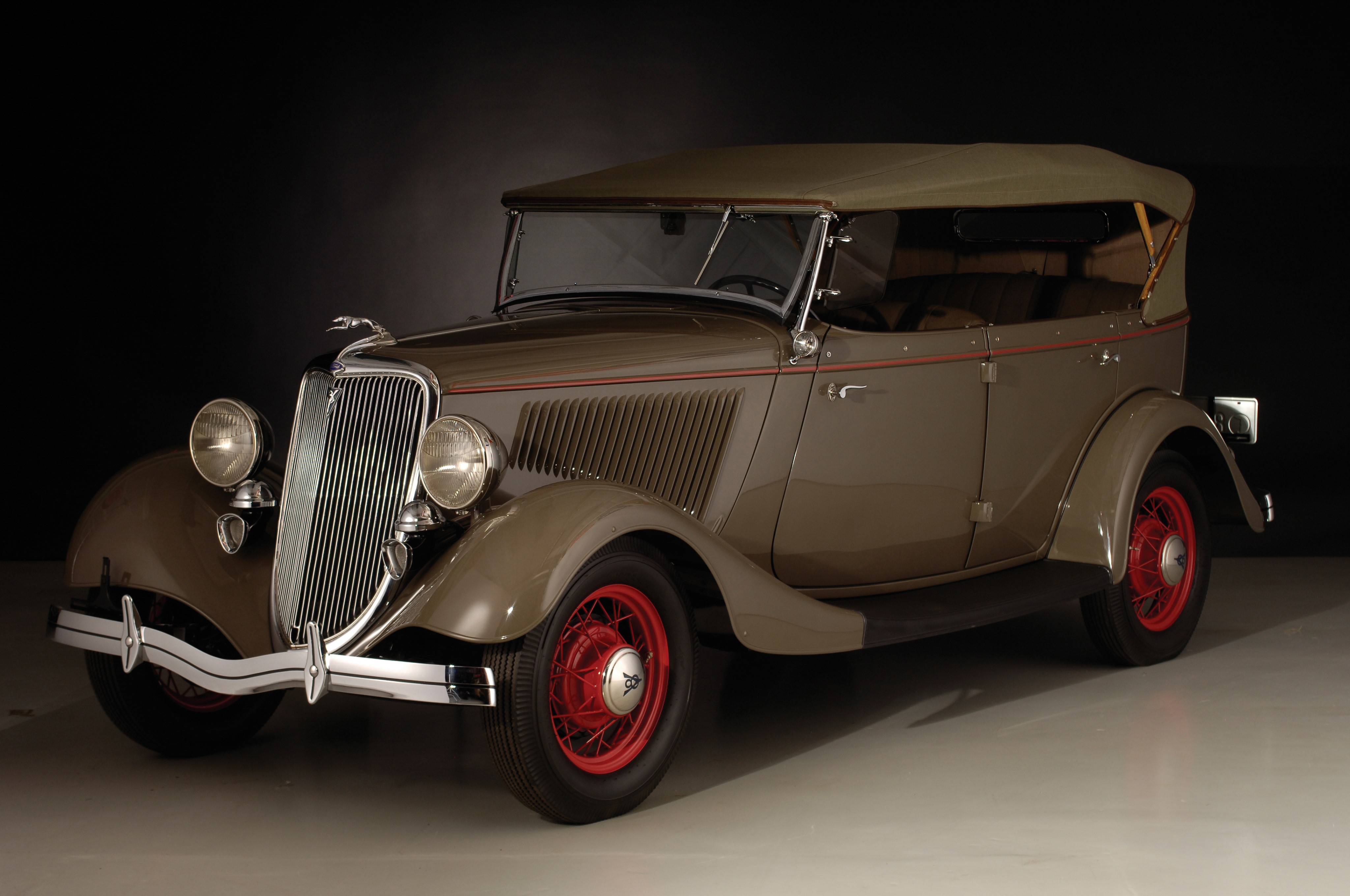 1934 Ford V8 Deluxe Phaeton HD Wallpaper
