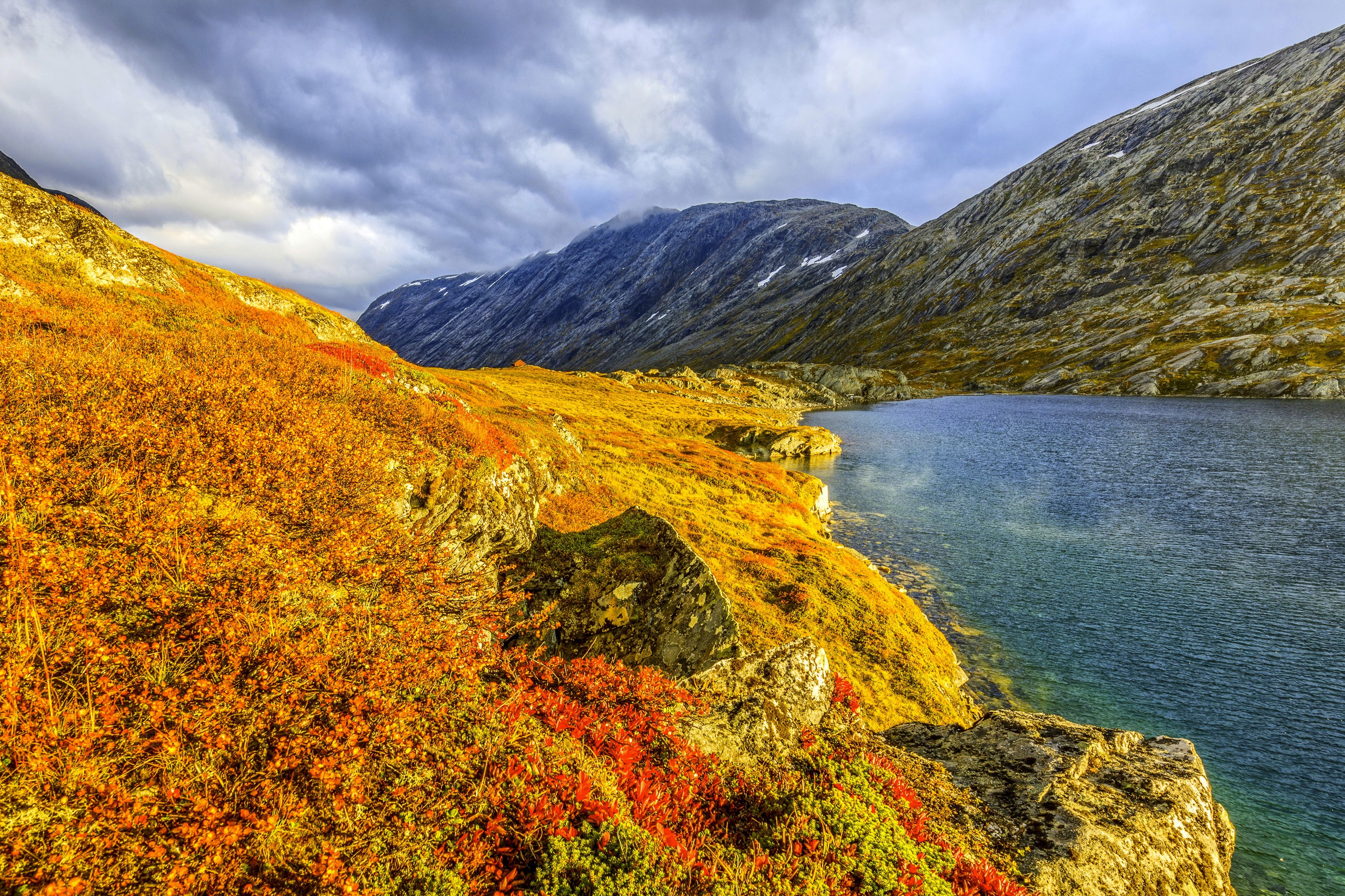 Autumn landscape with lake and mountains in Norway HD Wallpaper