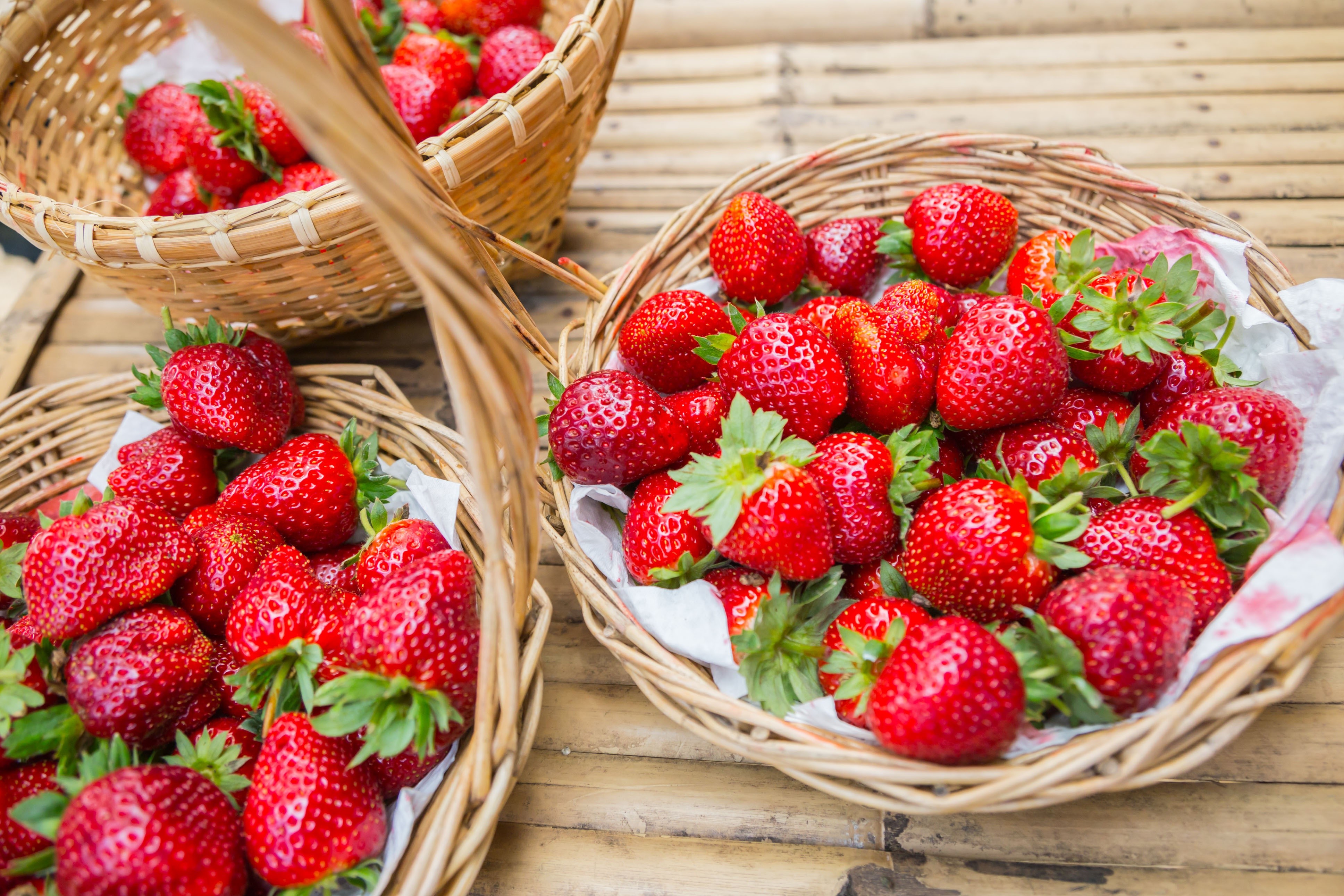 Strawberries in Wicker Baskets HD Wallpaper